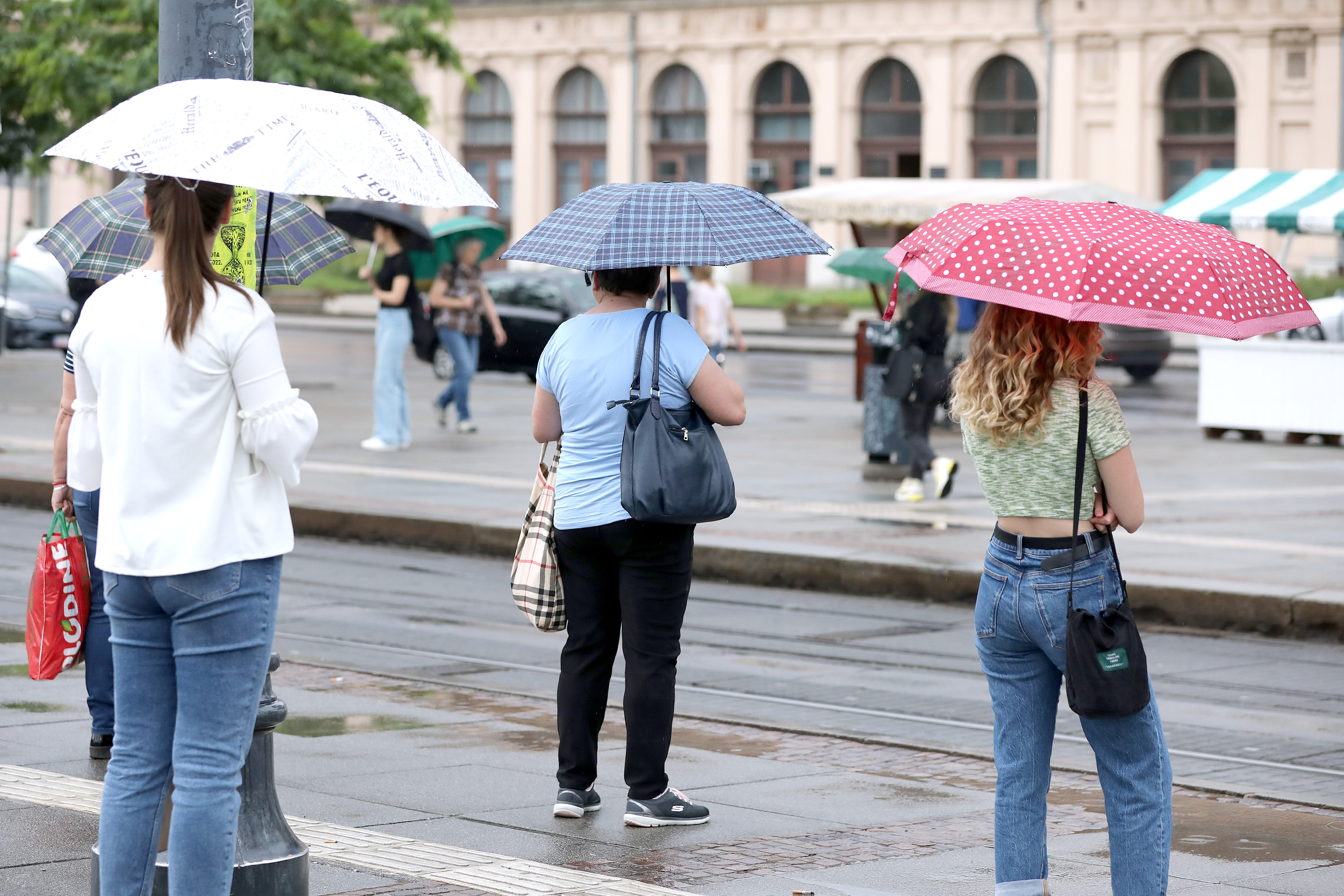 Dan u Zagrebu započeo najavljenom kišom