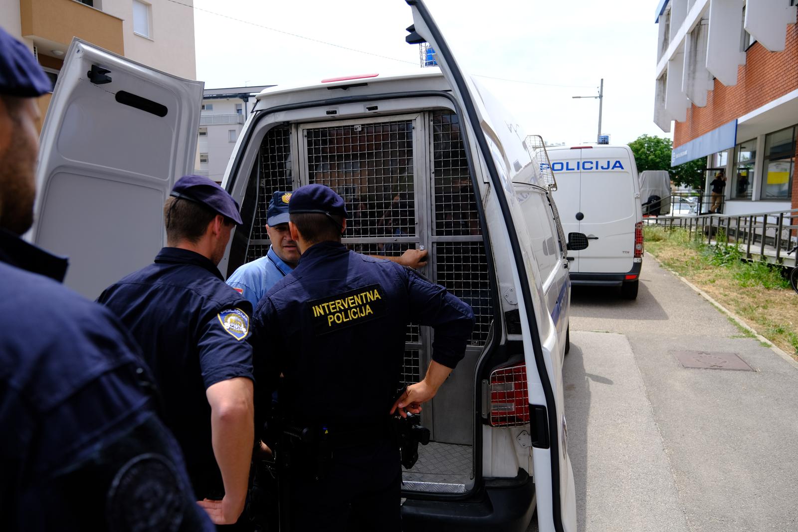 Velika Gorica: Navijači koji su sudjelovali u neredima na A1 dovezeni na Županijski sud