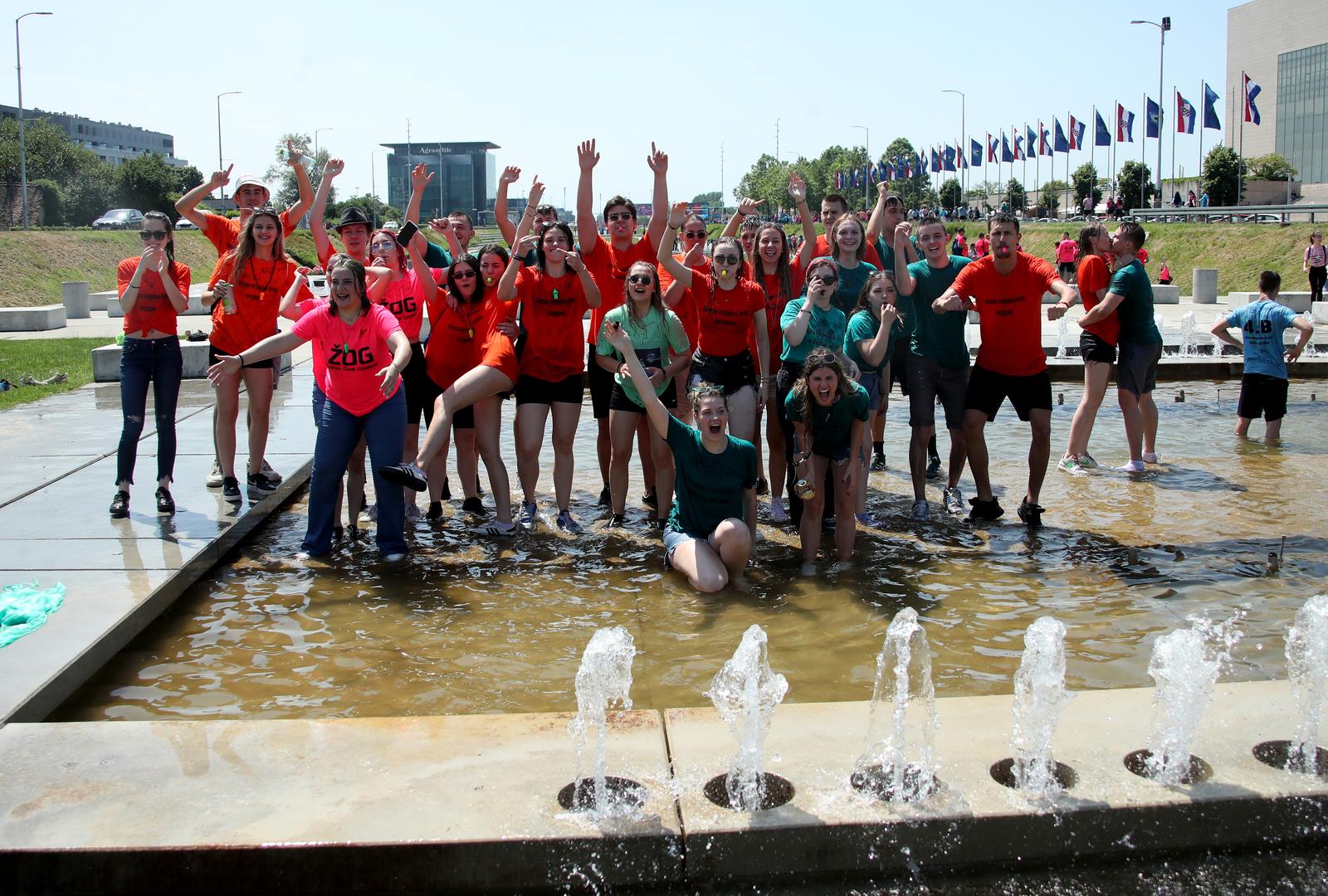 Zagreb: Maturanti u koloni na putu prema Bundeku