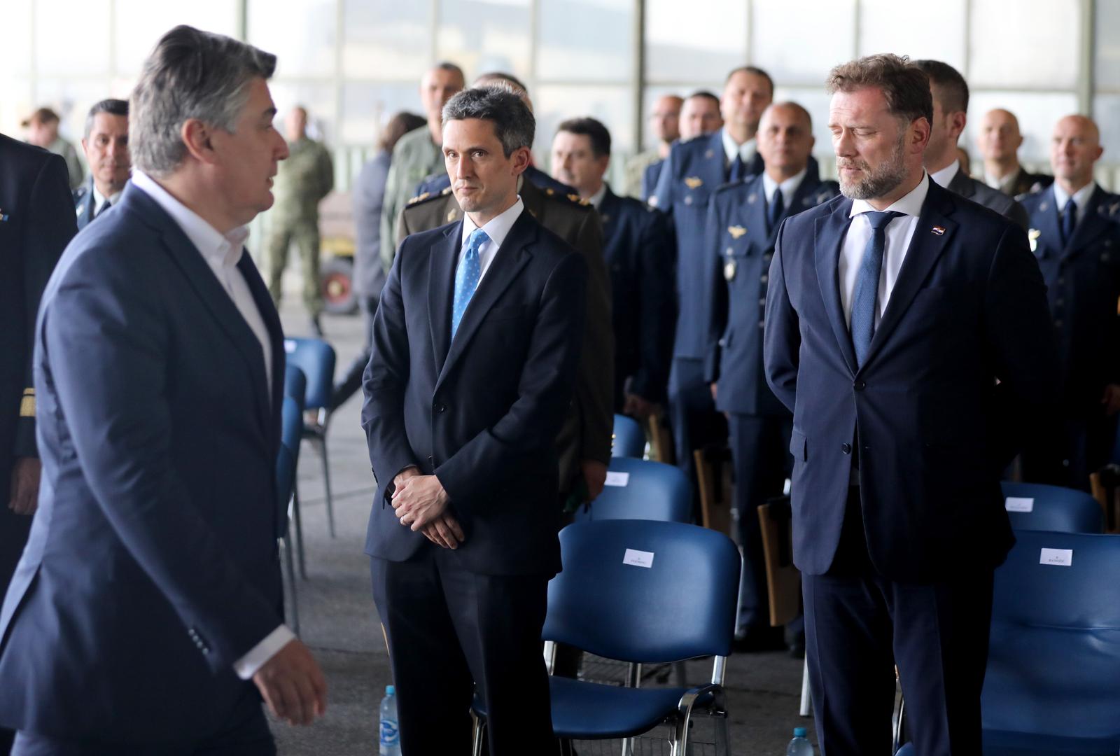 Zagreb: Na primopredaji Black Hawka Milanović i Banožić bez pozdrava i pogleda