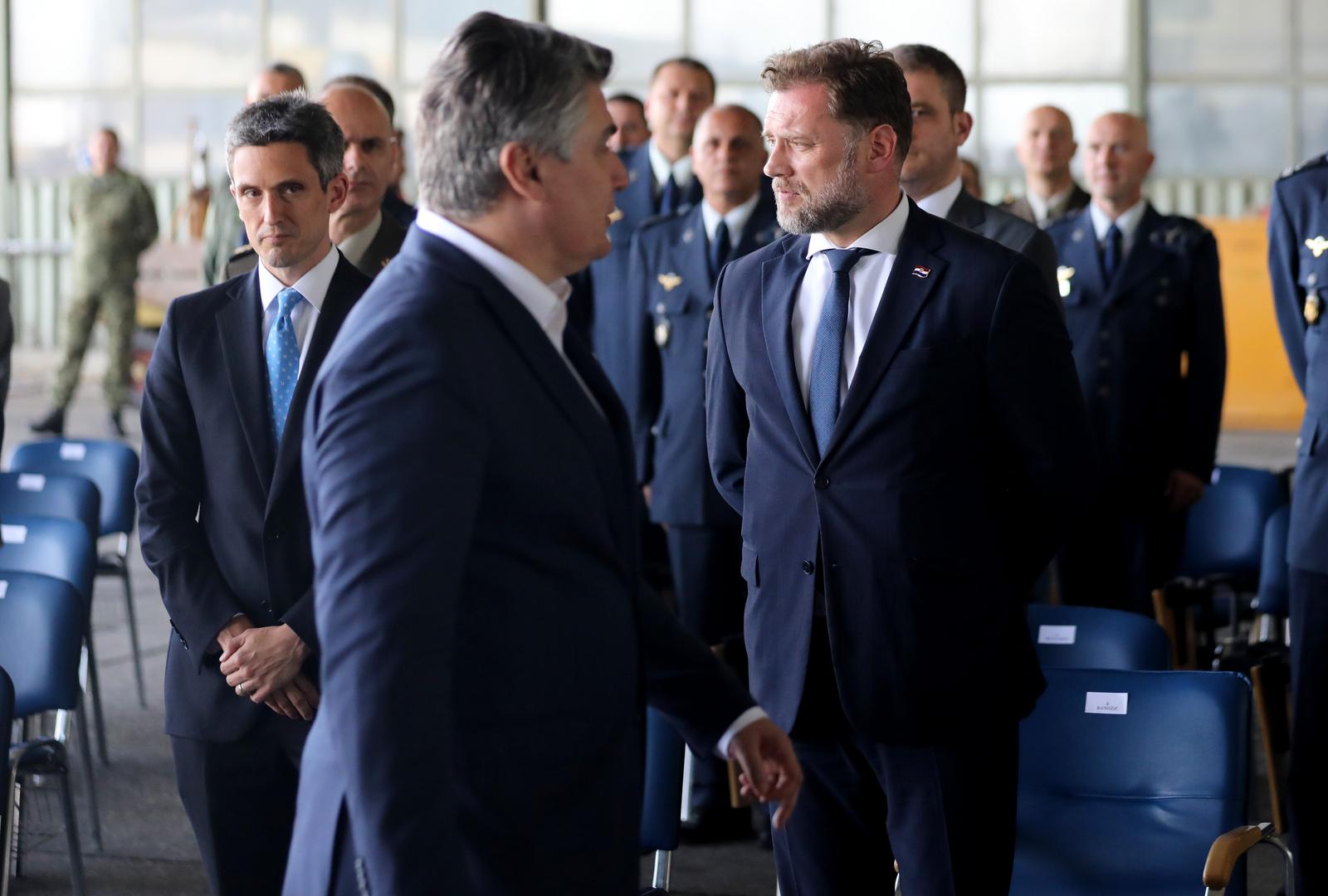 Zagreb: Na primopredaji Black Hawka Milanović i Banožić bez pozdrava i pogleda