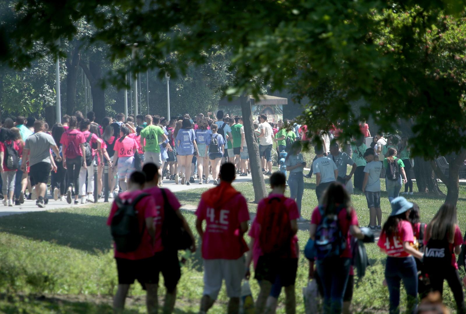 Zagreb: Maturanti se okupili na Bundeku gdje će nastaviti sa slavljem