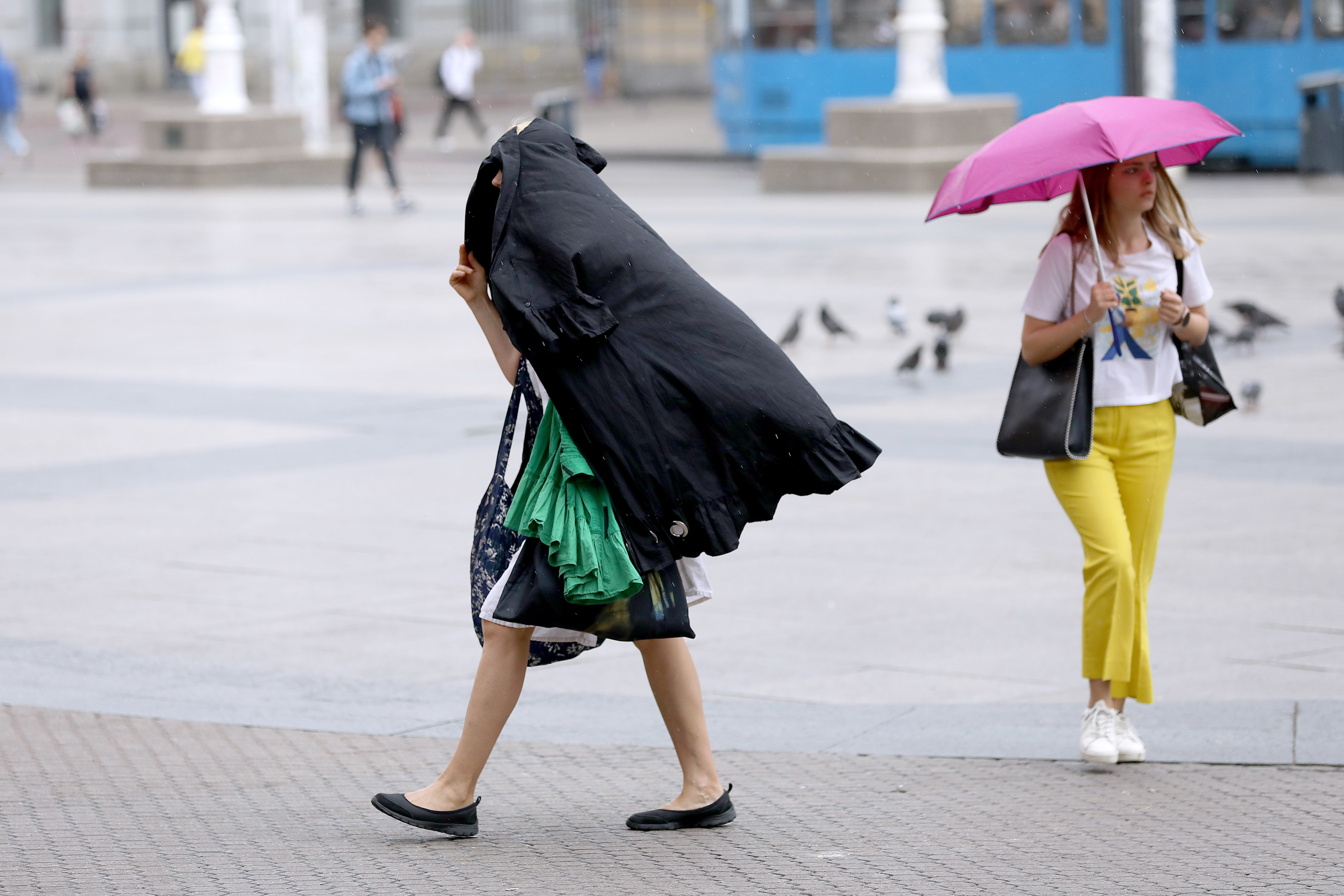 Prvi radni dan u Zagrebu je počeo sa slabom kišom