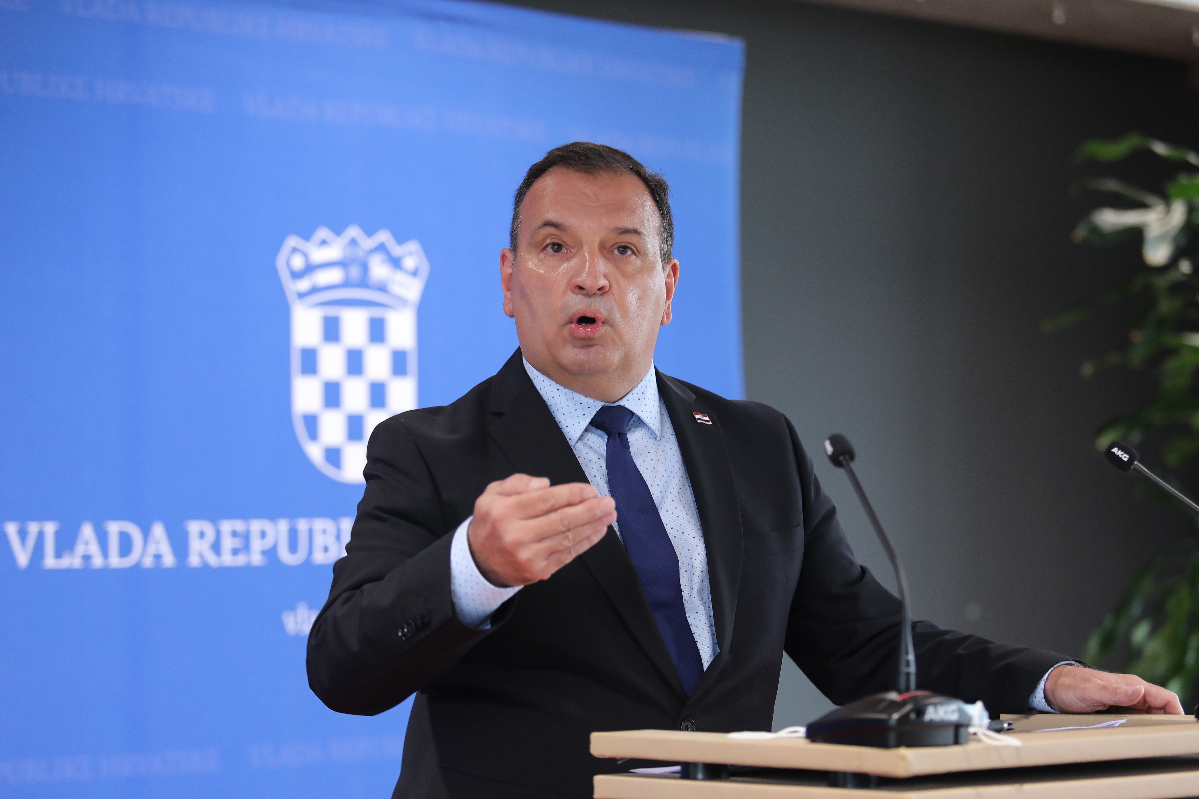 Zagreb: Vili Beroš dao izjavu nakon sjednice Vlade