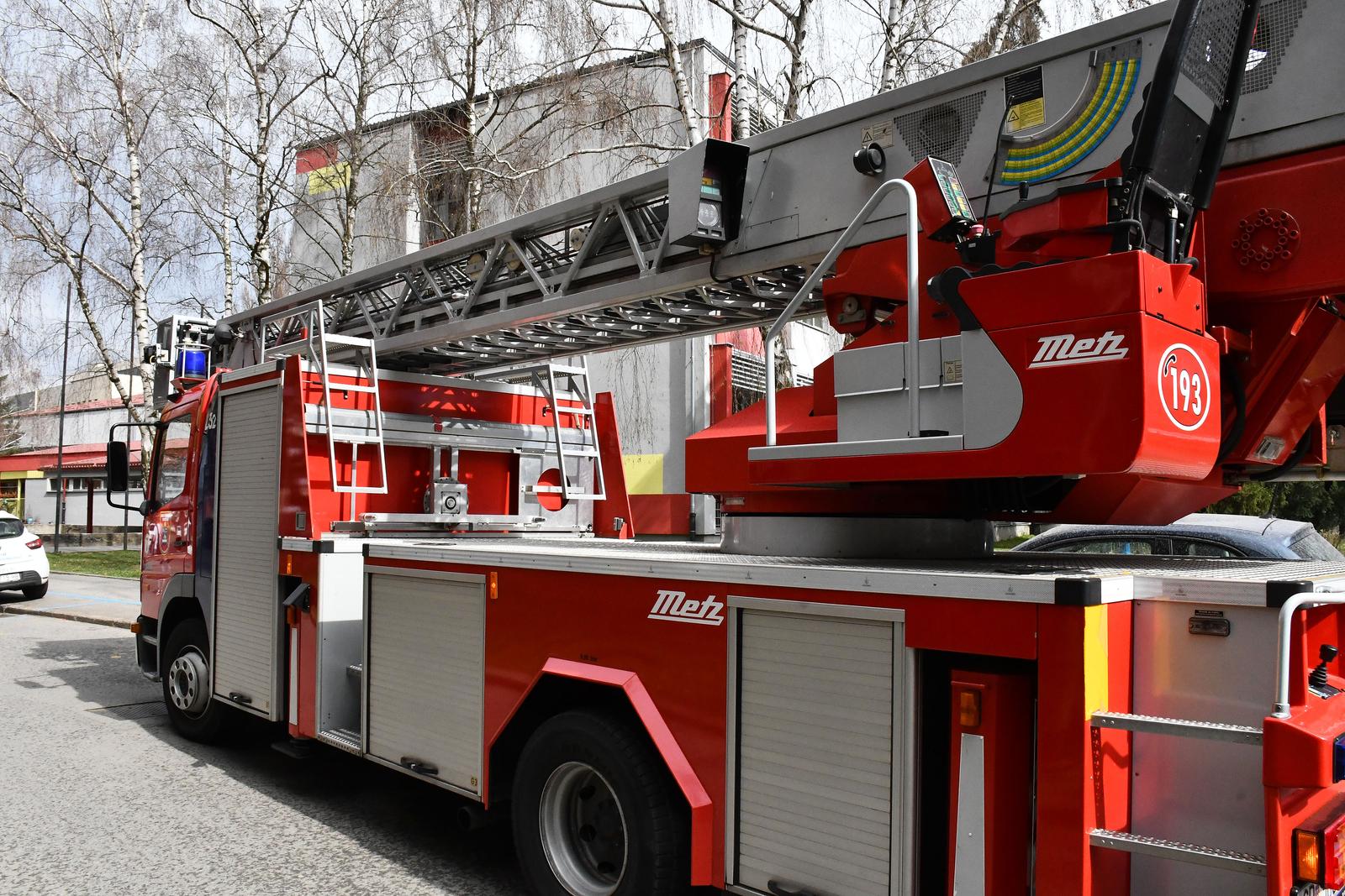 Slavonski Brod: Preventivna vatrogasna vježba Javne vatrogasne postrojbe i policije