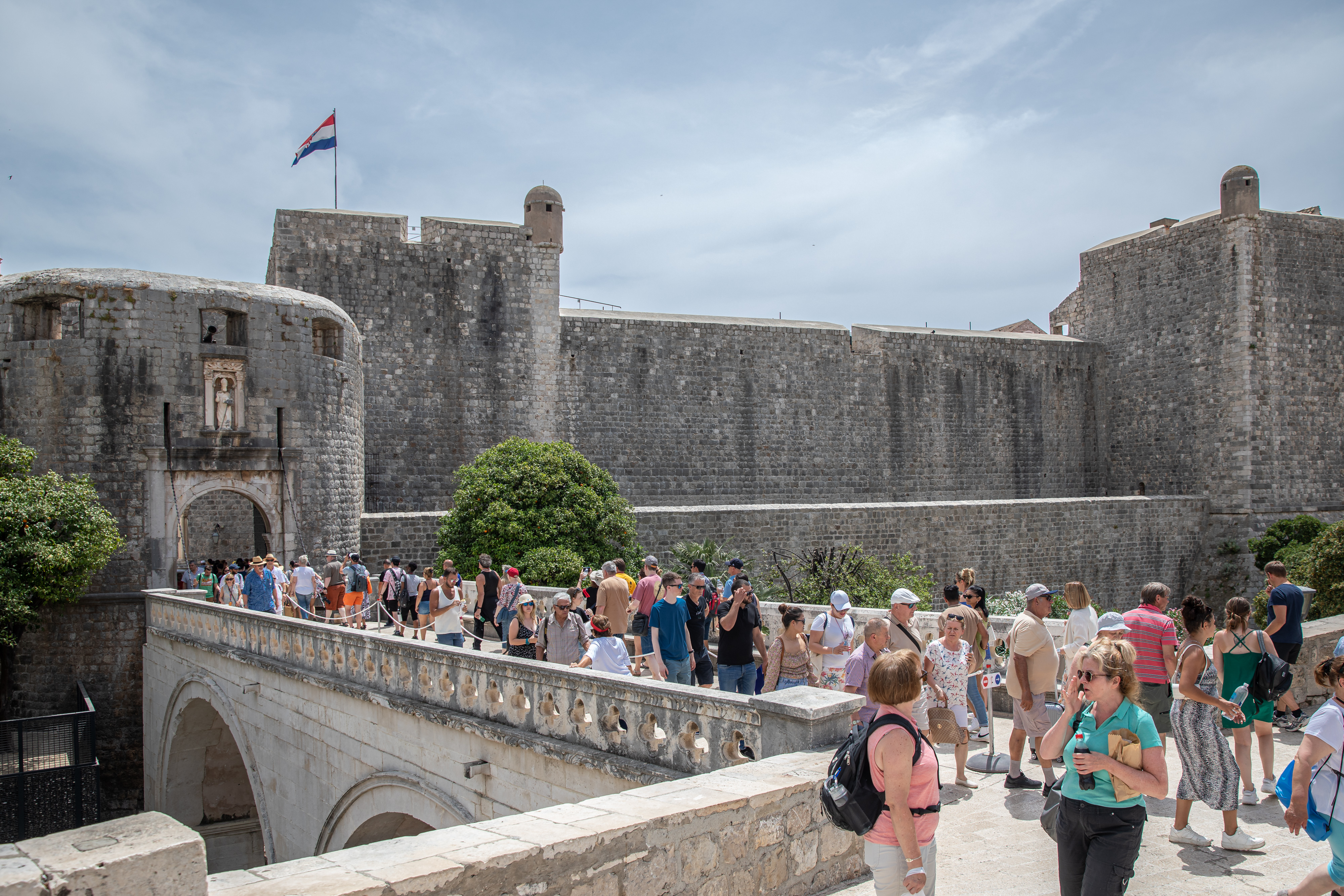 Svakim danom sve veća gužva na dubrovačkim ulicama