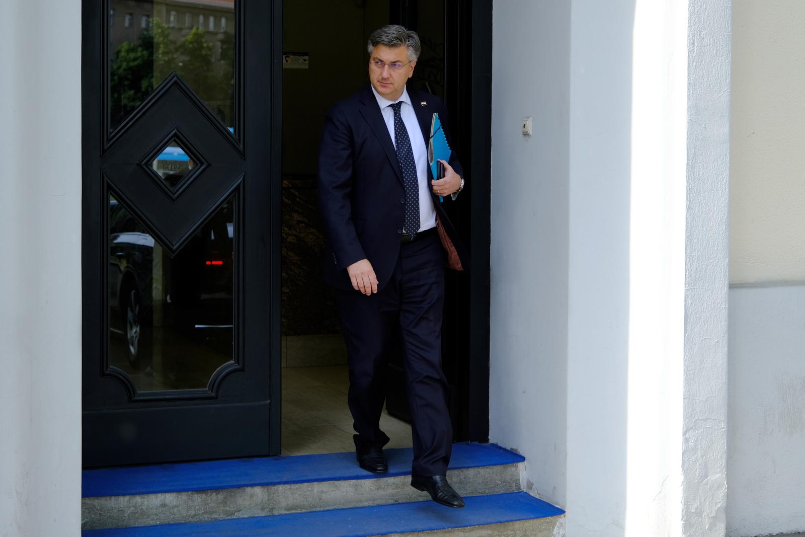 Zagreb: Održana je sjednica Predsjedništva i Nacionalnog vijeća HDZ-a, Branko Bačić obratio se medijima