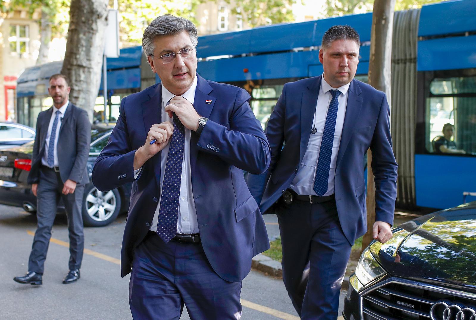 Zagreb: Dolazak članova HDZ-a na zajedničku sjednicu Predsjedništva i Nacionalnog vijeća