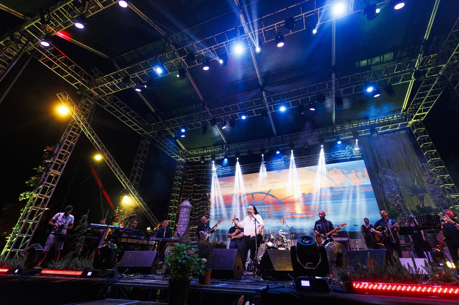 Veliki koncert Miše Kovača na Starom placu u Splitu