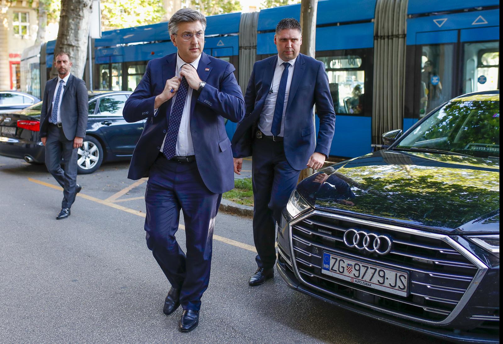 Zagreb: Dolazak članova HDZ-a na zajedničku sjednicu Predsjedništva i Nacionalnog vijeća