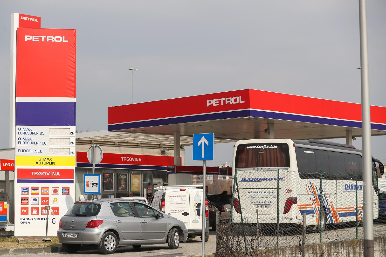 Zagreb: Gužva na benzinskoj postaji zbog najave poskupljenja goriva