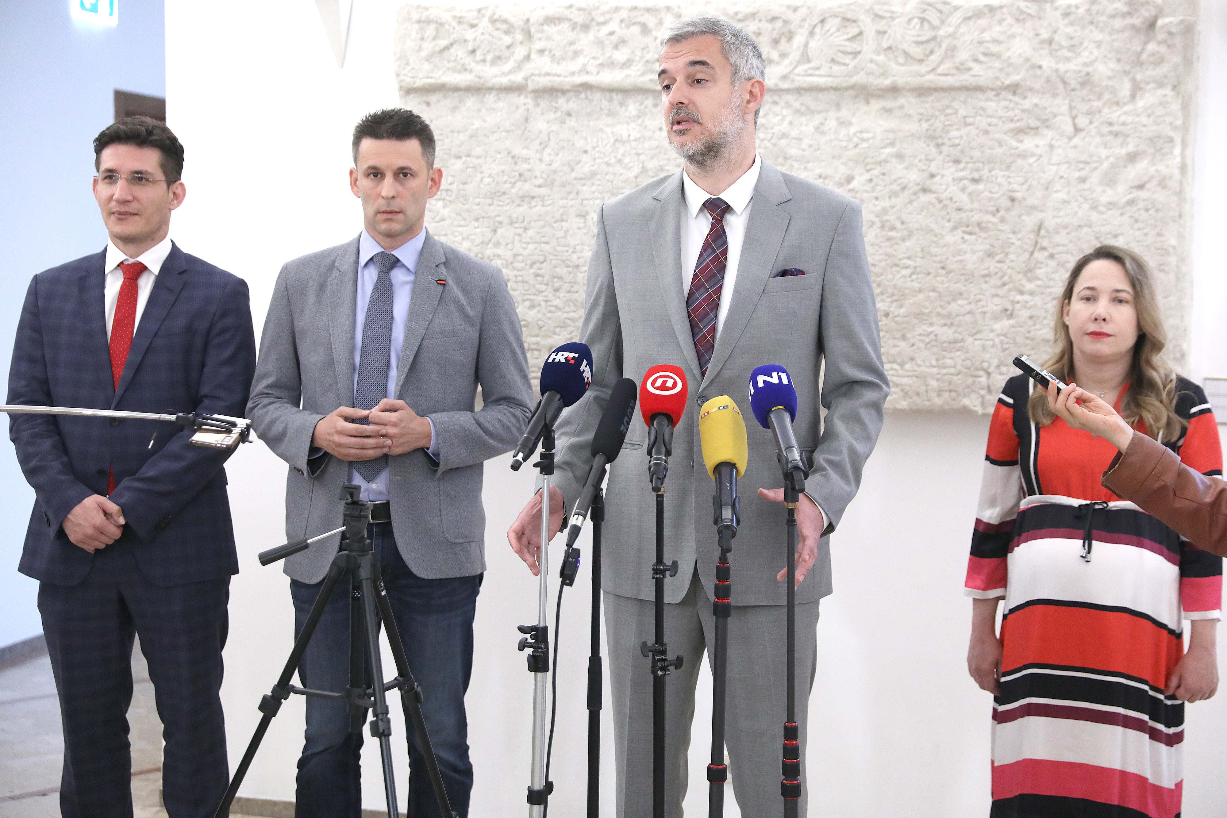 Zagreb: Klub zastupnika Mosta o temi "Nemoralna ponuda HDZ-a vezana za izmjenu Ustava“