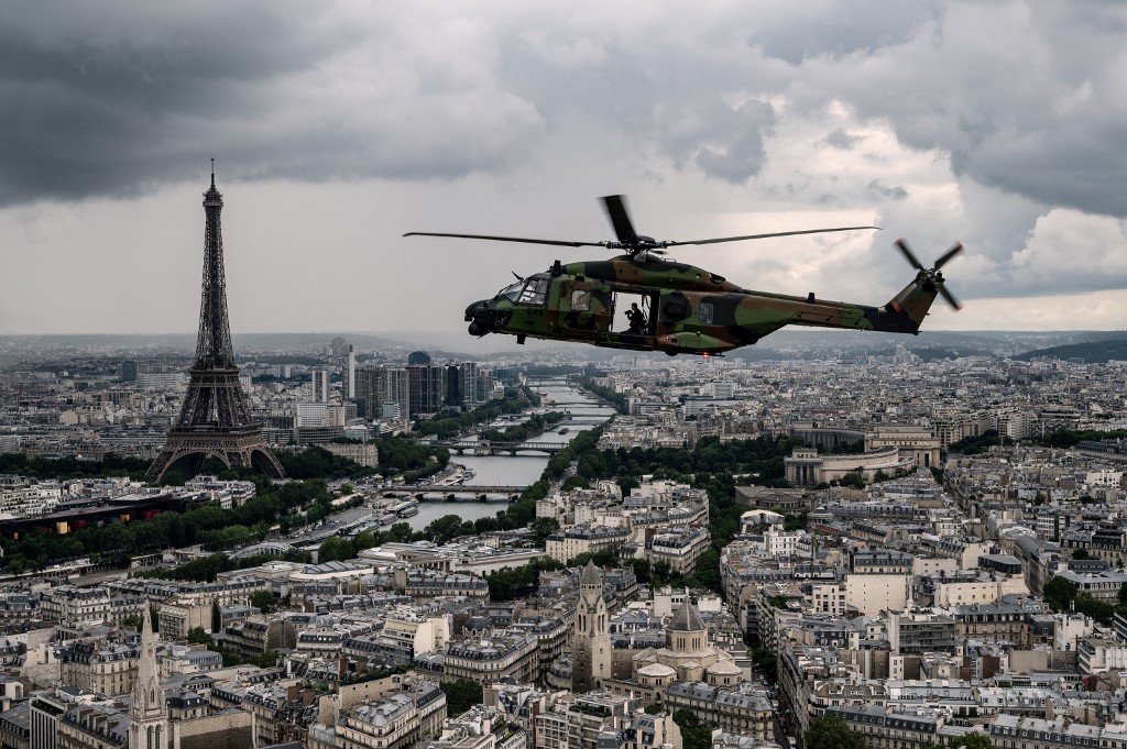 vojni helikopter nh90, pariz