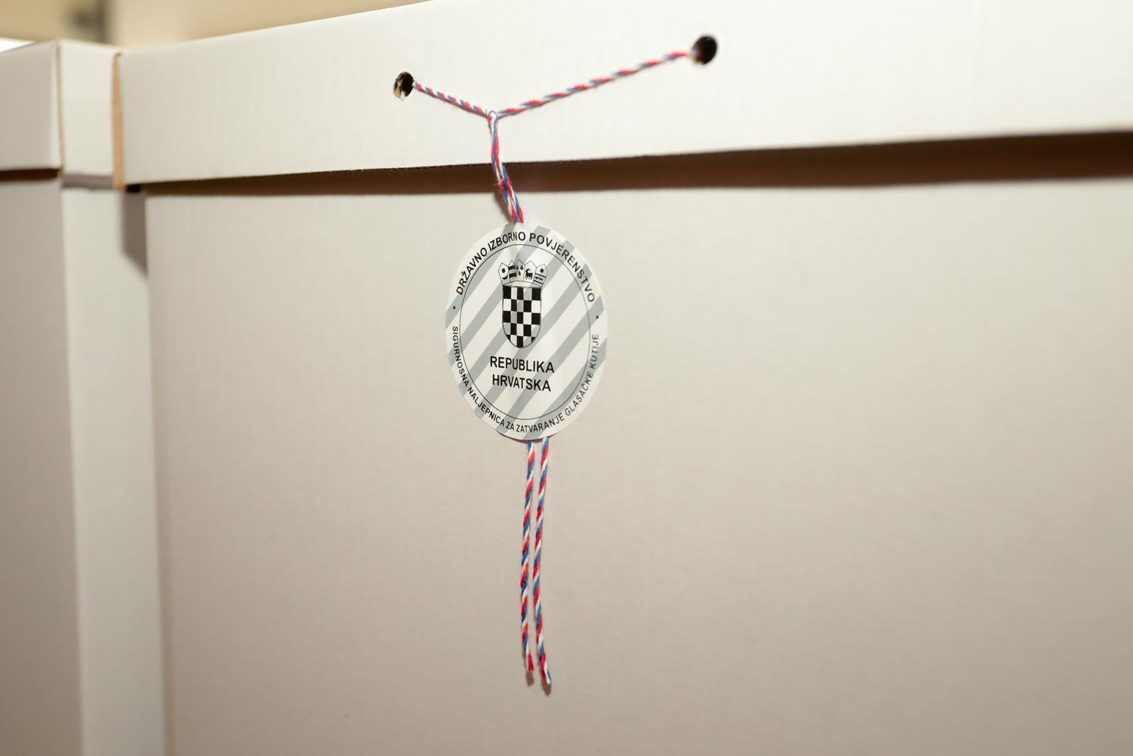 Osijek: Građani na biralištima glasuju za svoje kandidate na lokalnim izborima