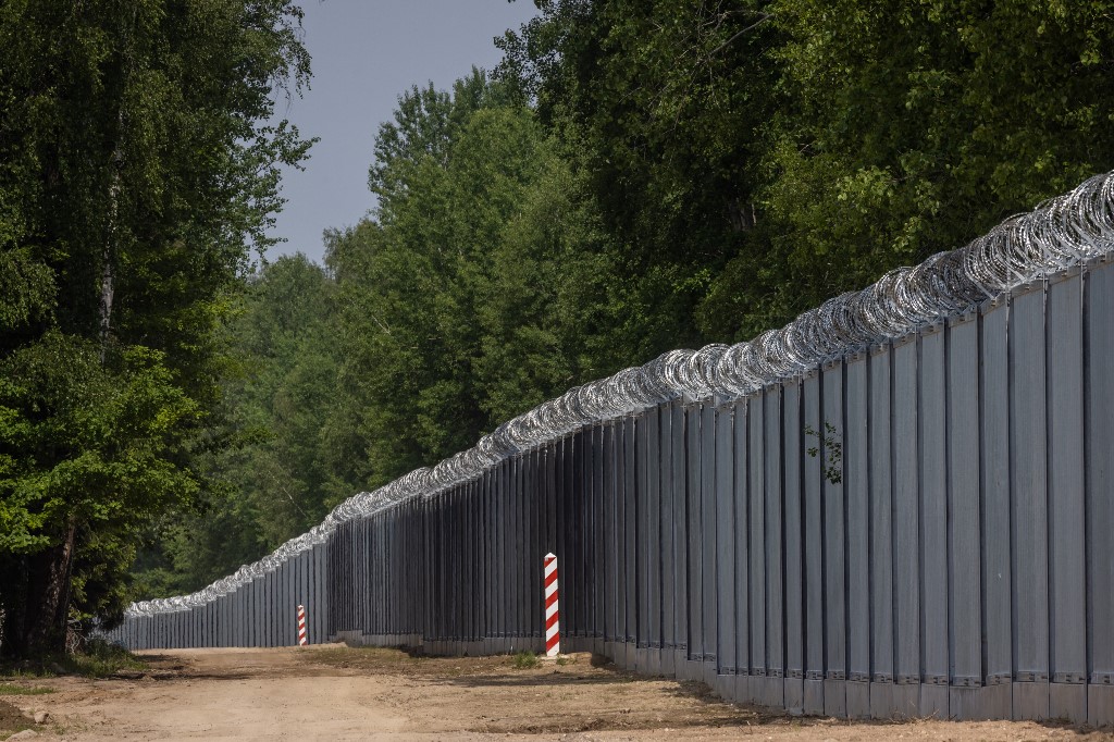 POLAND-BELARUS-EU-MIGRANTS-WALL