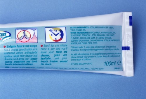 Ingredients of fluoride toothpaste