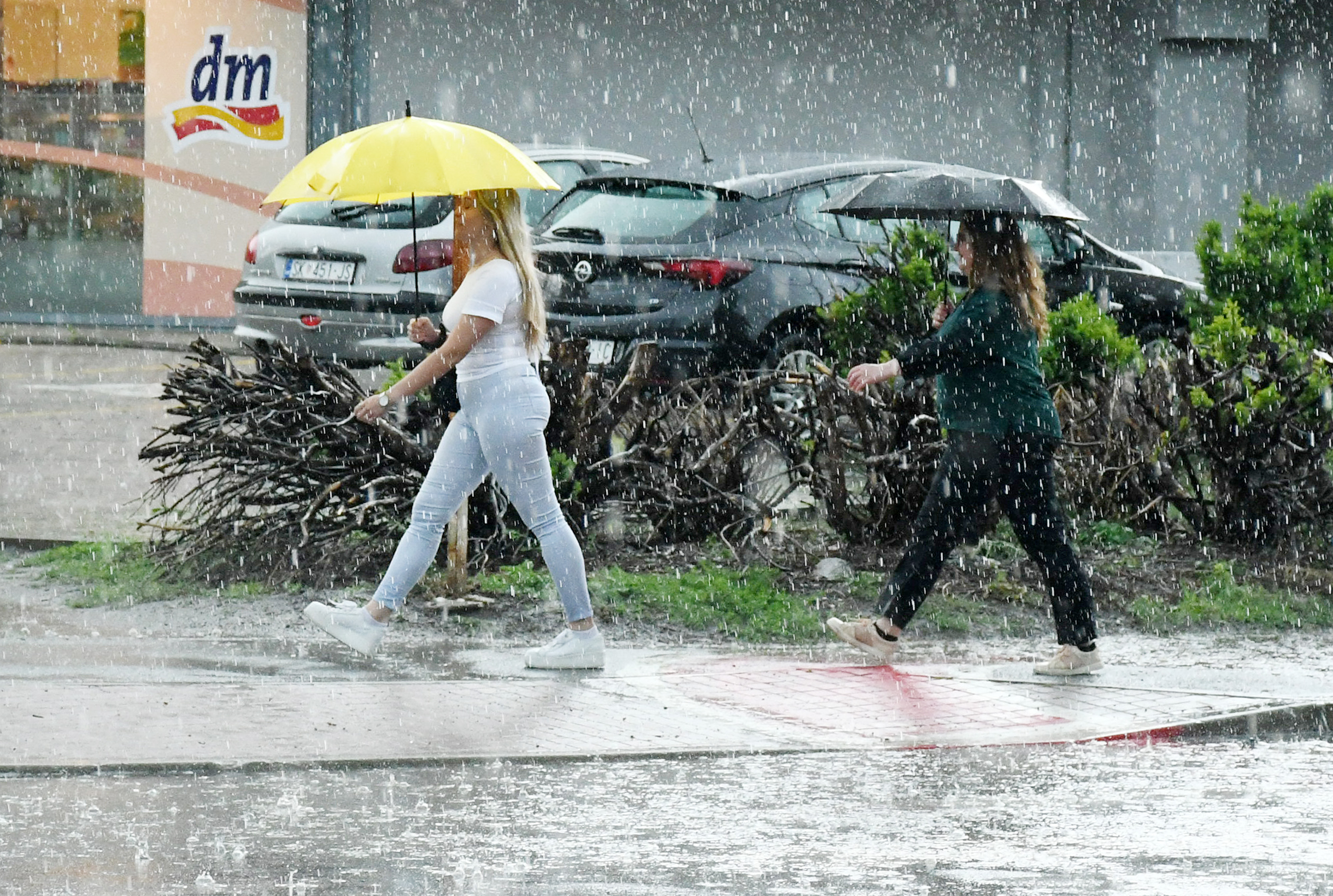 Jak pljusak u Sisku u popodnevnim satima