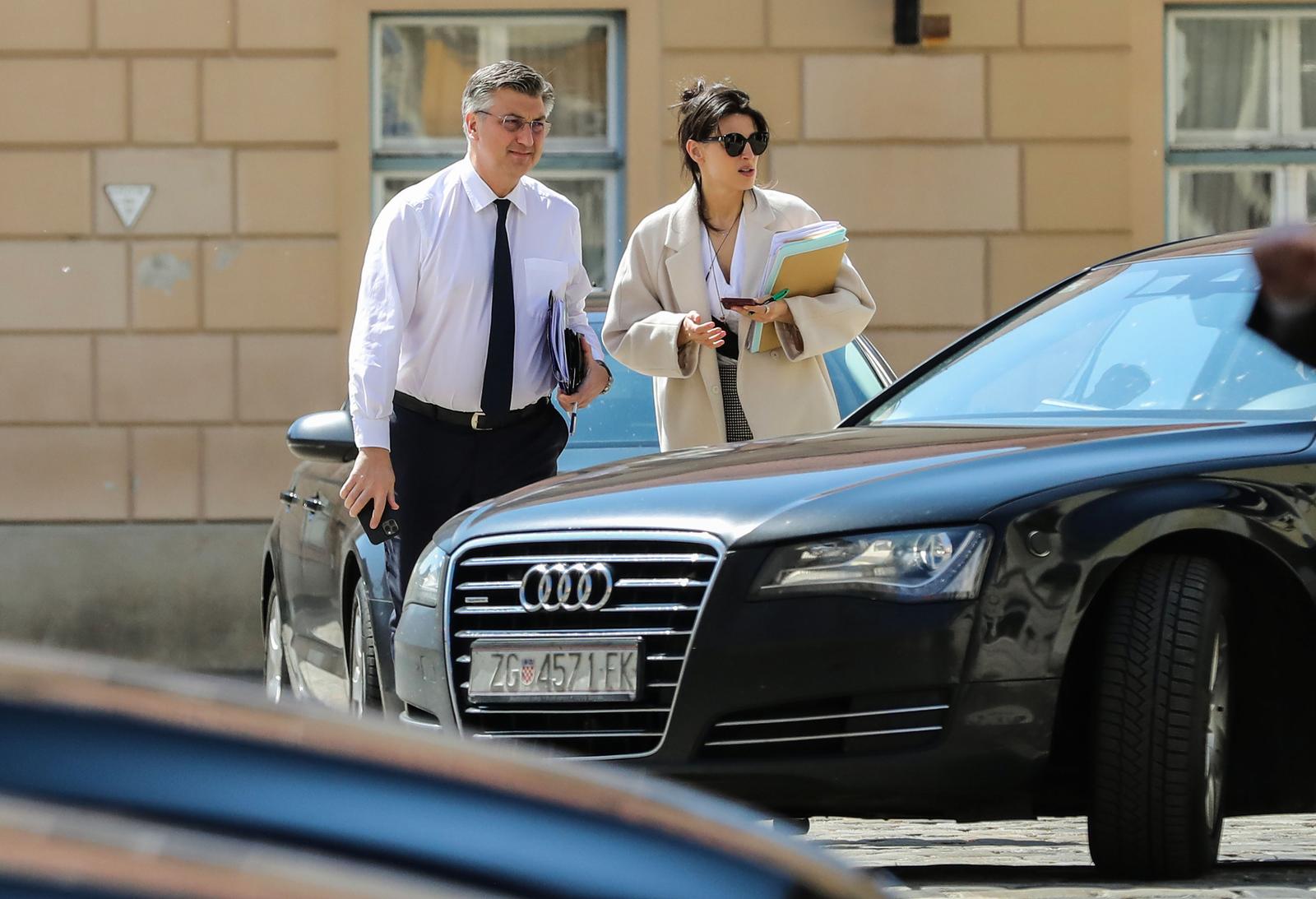 Zagreb: Premijer Plenković napustio je Banske dvore u društvu Tene Mišetić