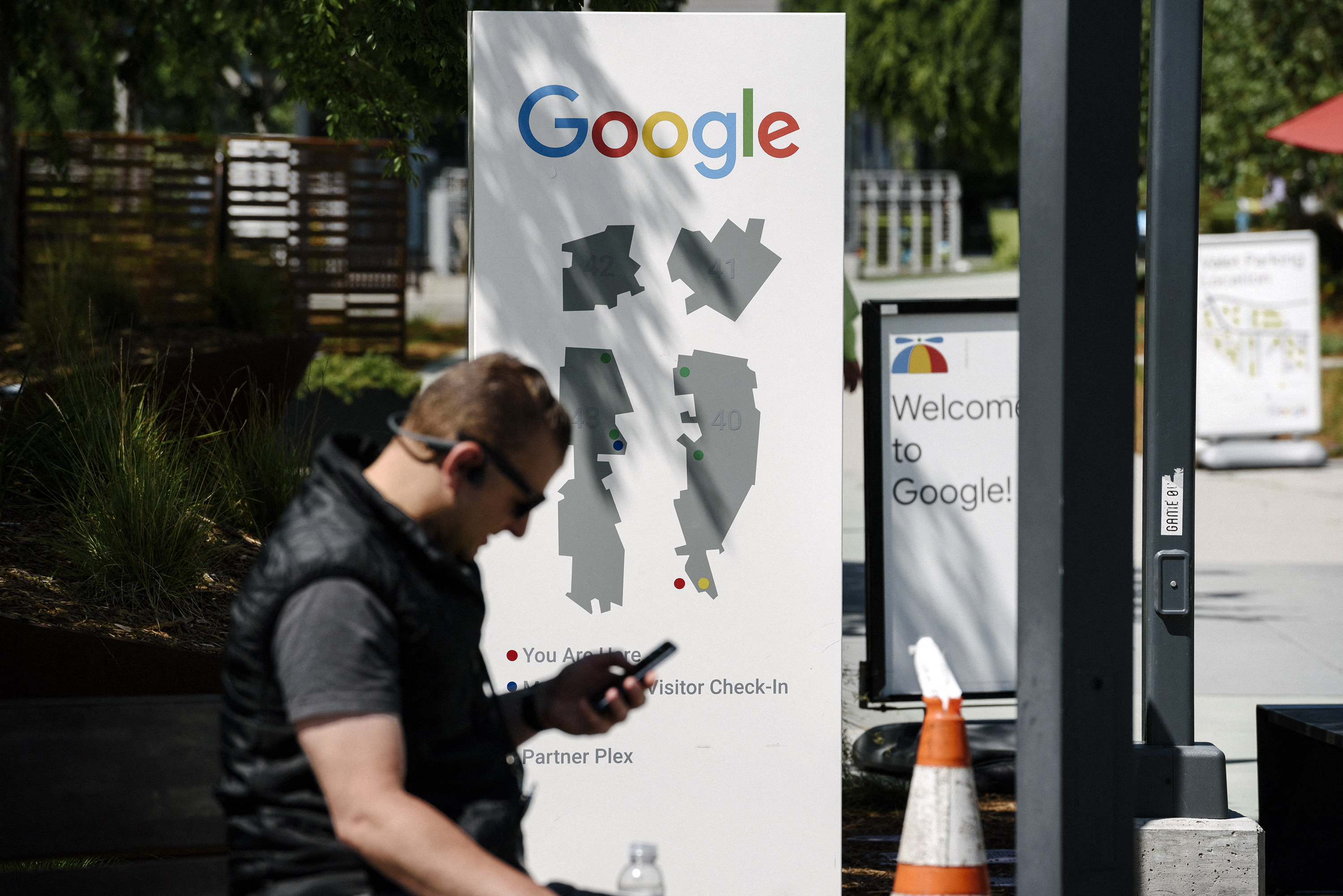Google Workers Hold Sit In To Protest Retaliation After Google Walkout Protest