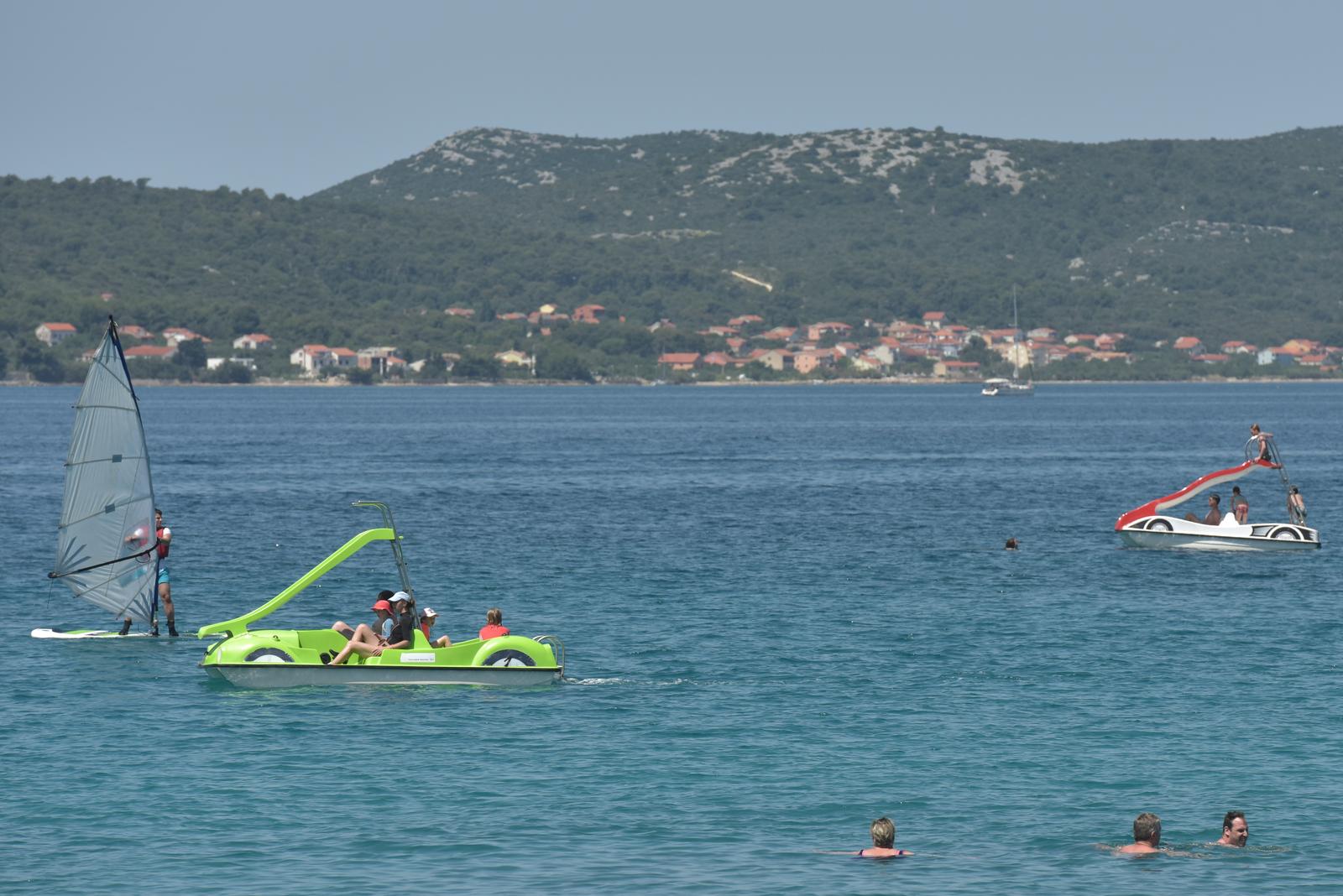 Plaža Soline u Biogradu na Moru puna je gostiju