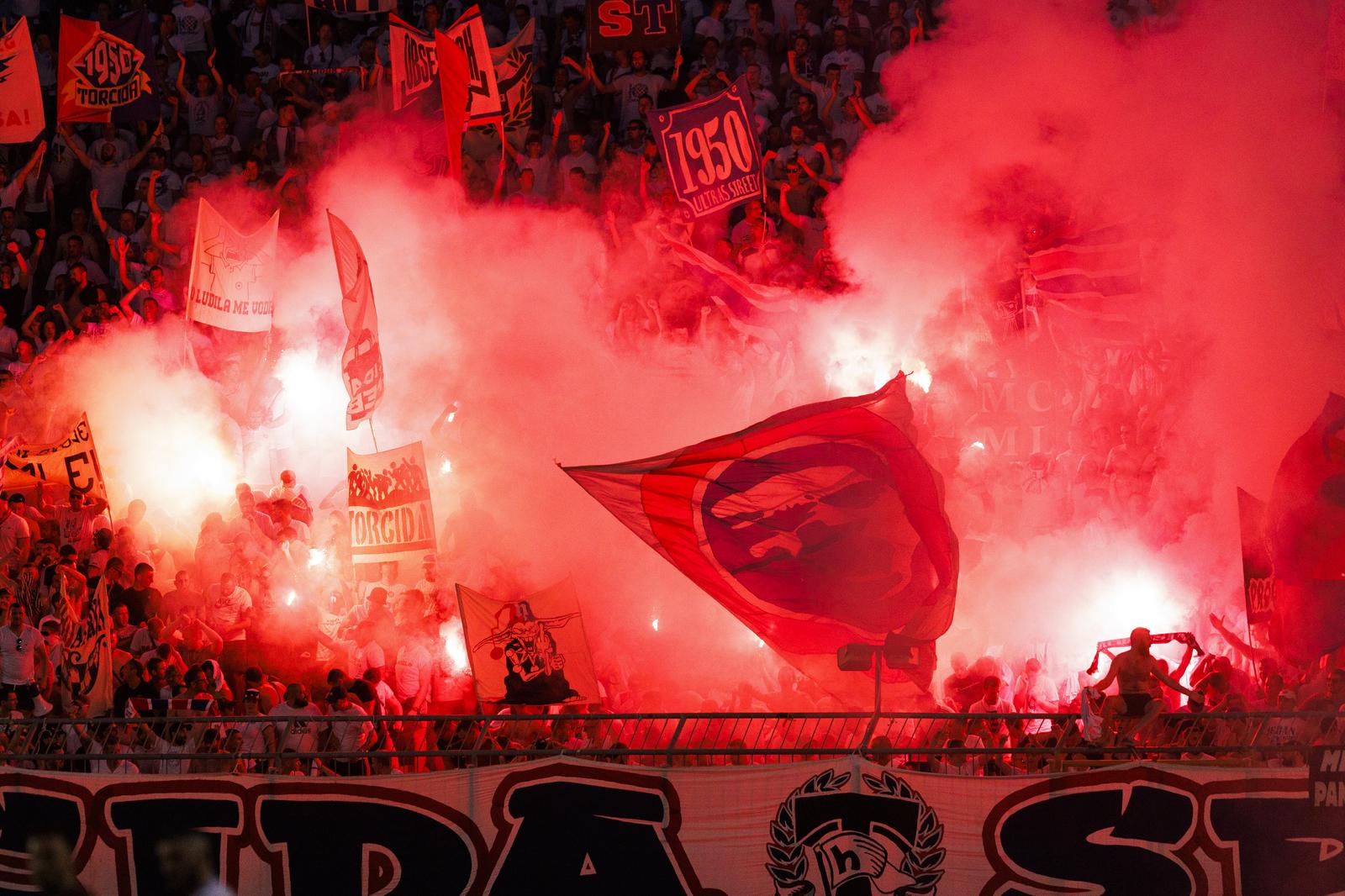 Split: Stadion Poljud,  Finale Hrvatskog nogometnog kupa HNK Hajduk - HNK Rijeka, navijači