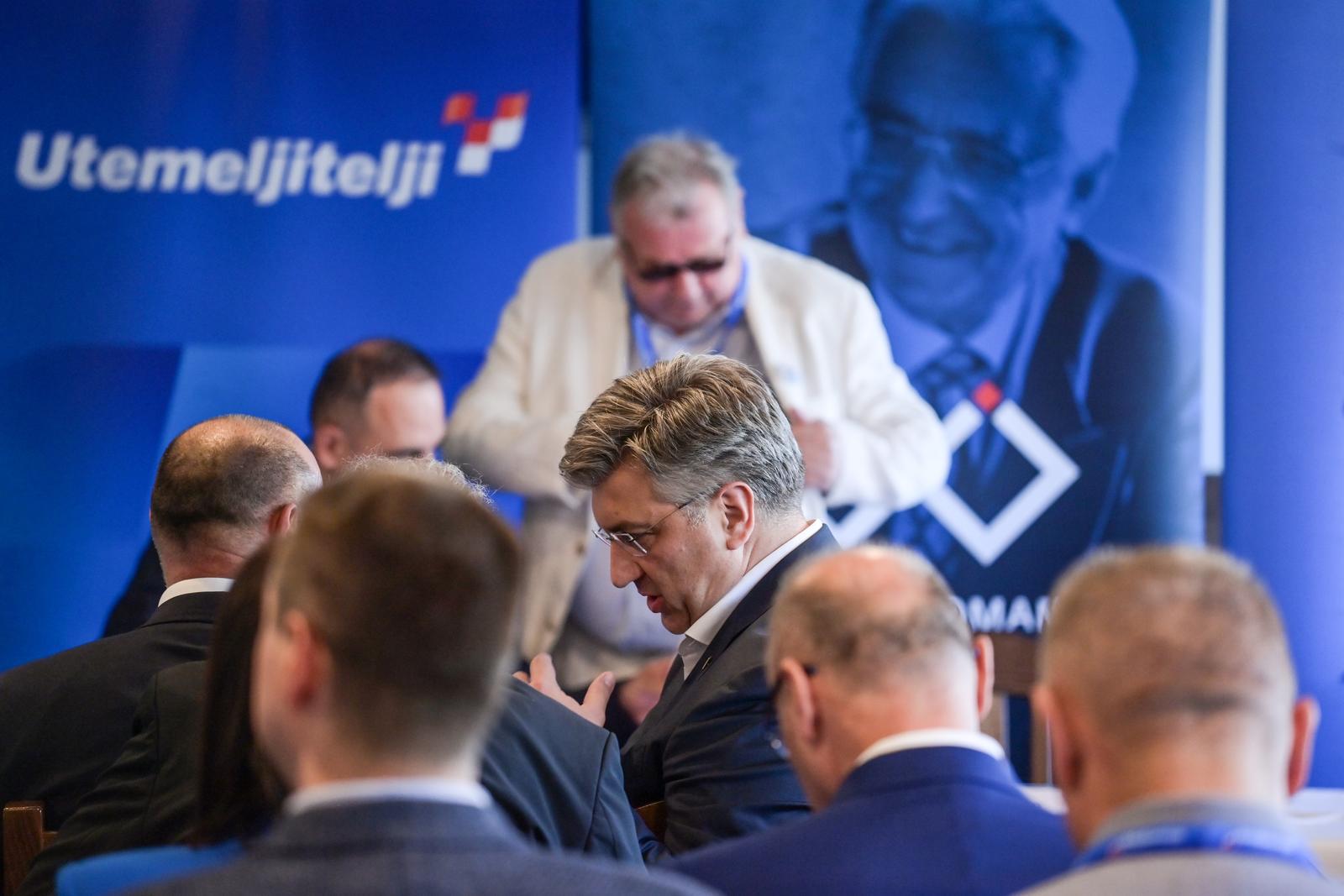 Zagreb: HDZ svečanom sjednicom i nogometnom utakmicom obilježio 33. obljetnicu osnutka stranke