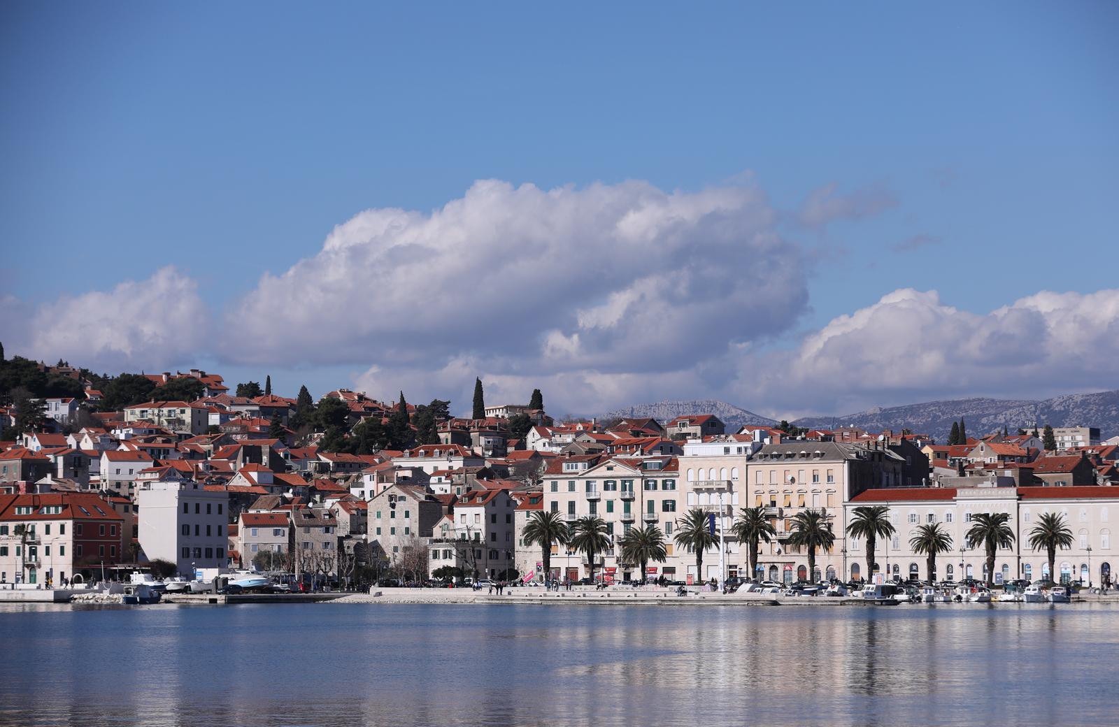 Split: Dolazak oblaka najavljuje skoru promjenu vremena s kišom