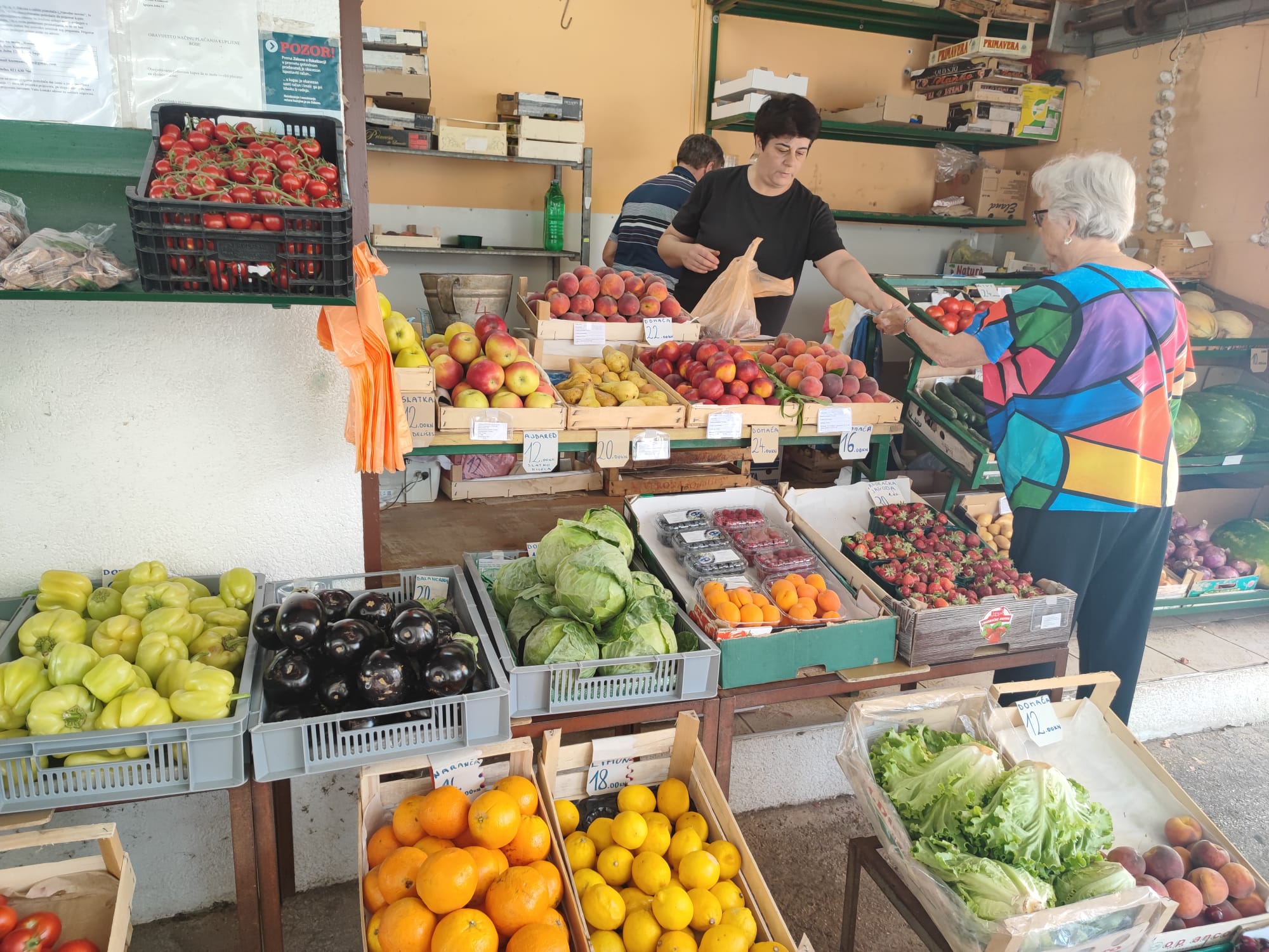 tržnica, pijaca, povrće, voće, cijene, plac, dinja, krastavac, luk, rajčica, paprike, trešnje, marelice