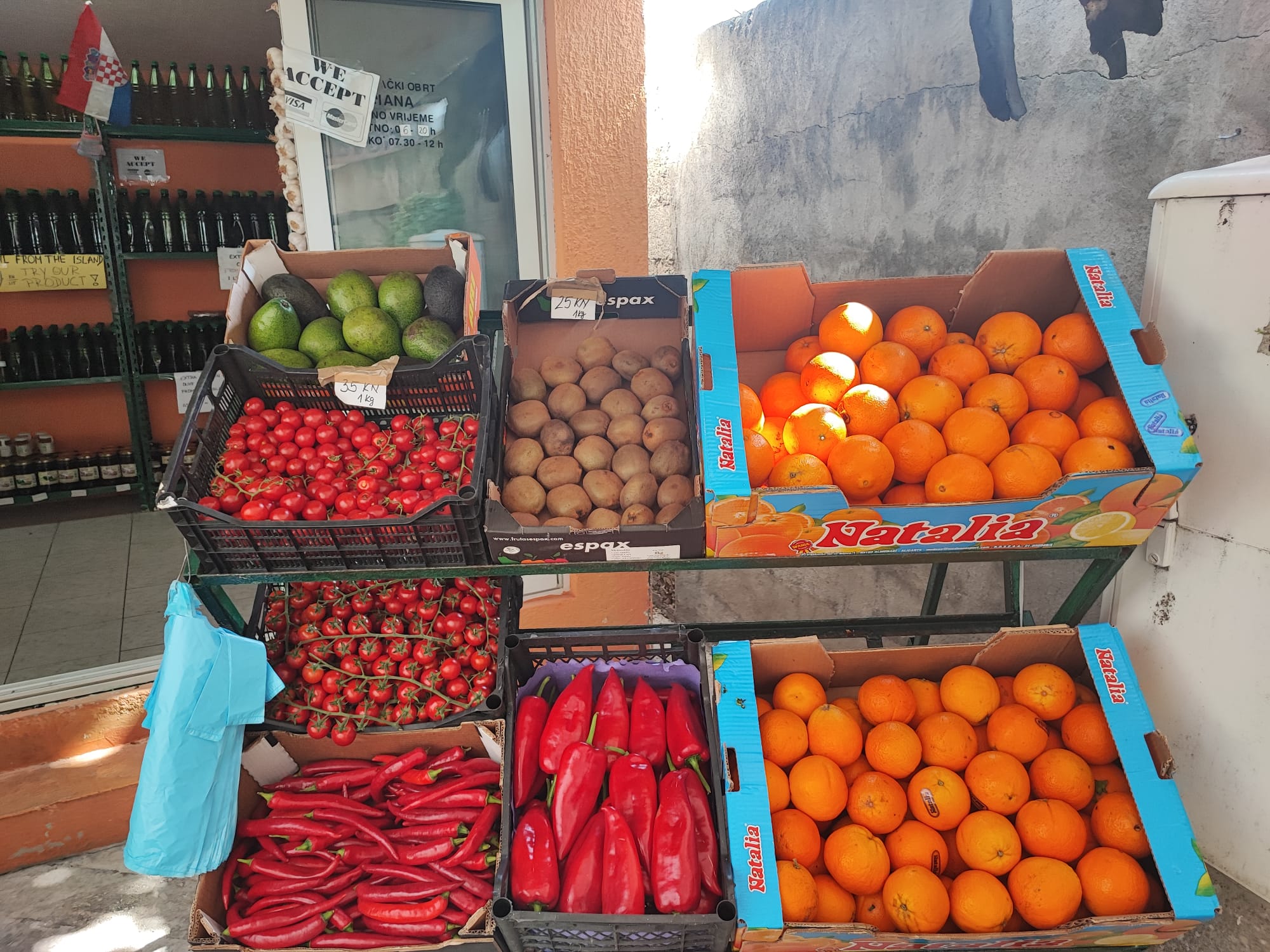 tržnica, pijaca, voće, povrće, paprike, naranče, rajčice, kivi, avokado