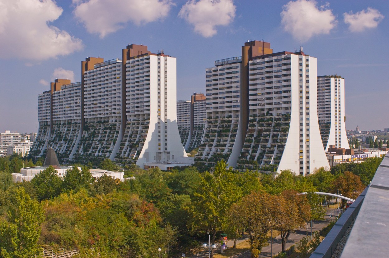 VIENNA AUSTRIA council housing large municipal apartment buildings