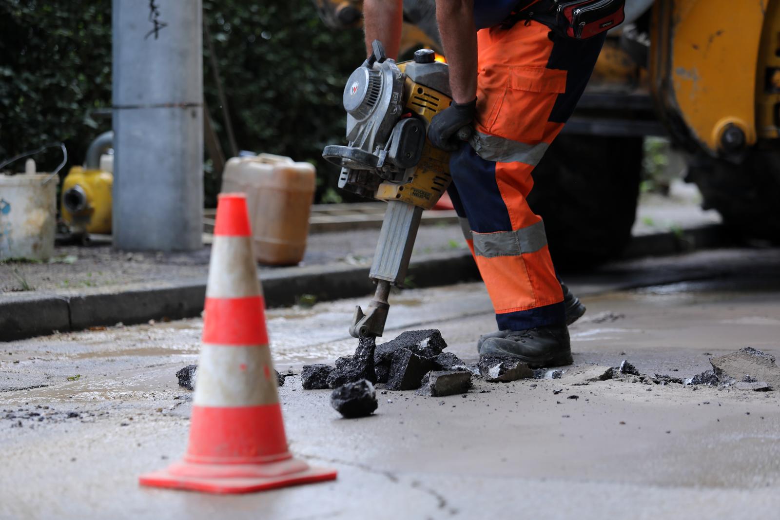 Zagreb:  Zbog puknuća cjevovoda, bez vode je dio potrošača na Bukovcu