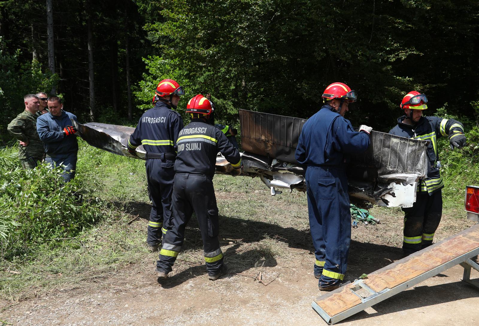 Helikopterom izvučeni dijelovi aviona u kojem su život izgubile četiri osobe