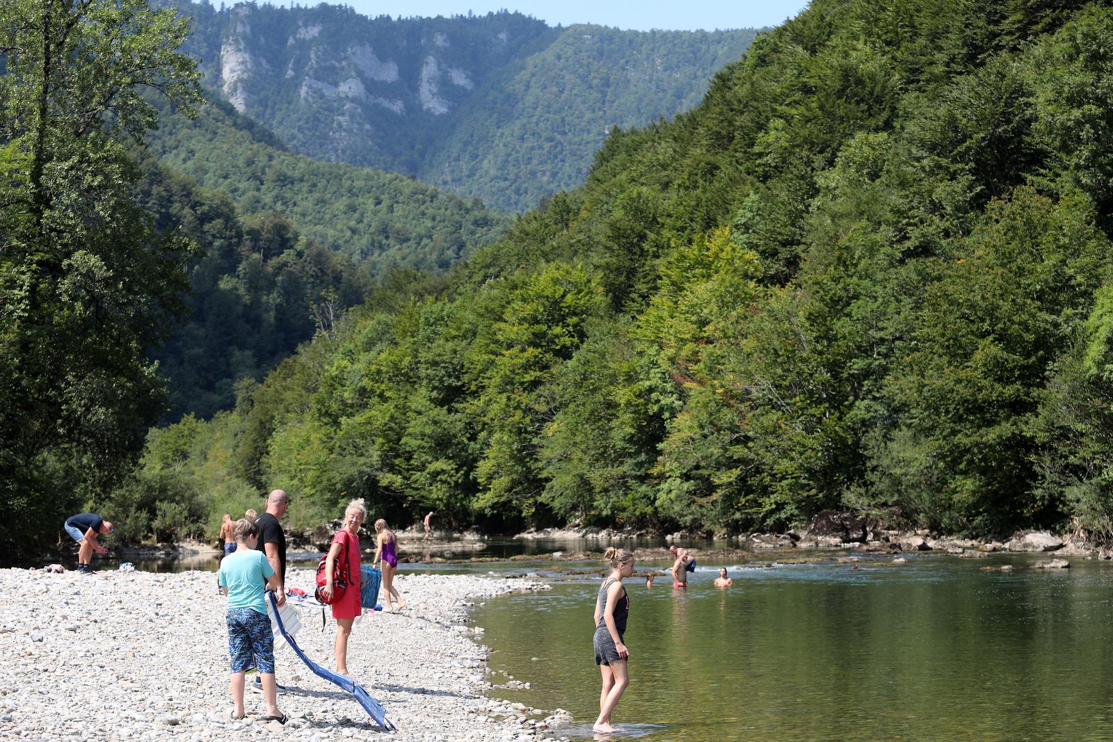 Brod na Kupi, izletnici, Gorski kotar