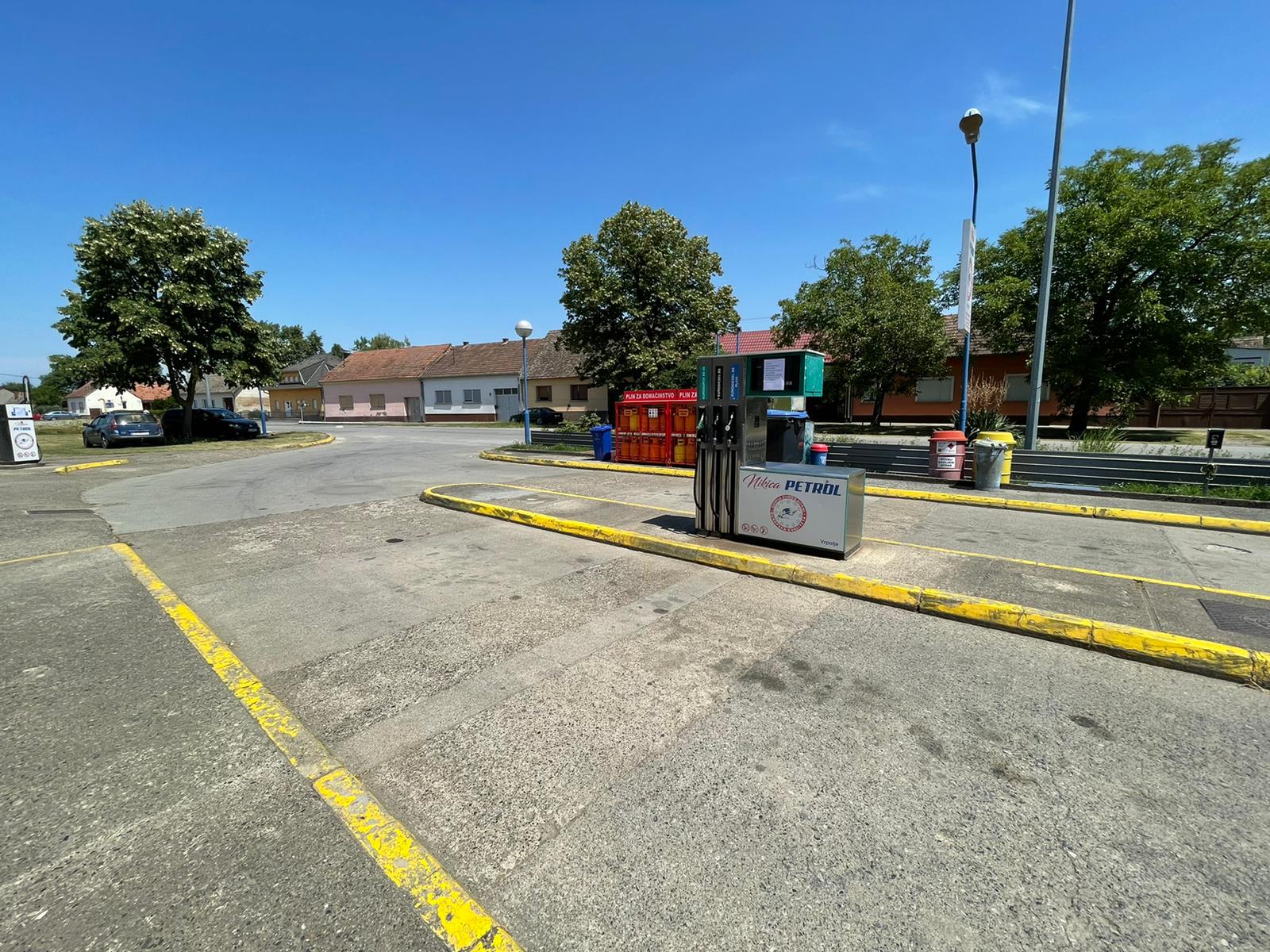 benzinska pumpa, zatvorena benzinska, benga, benzinska crpka, mali distributeri