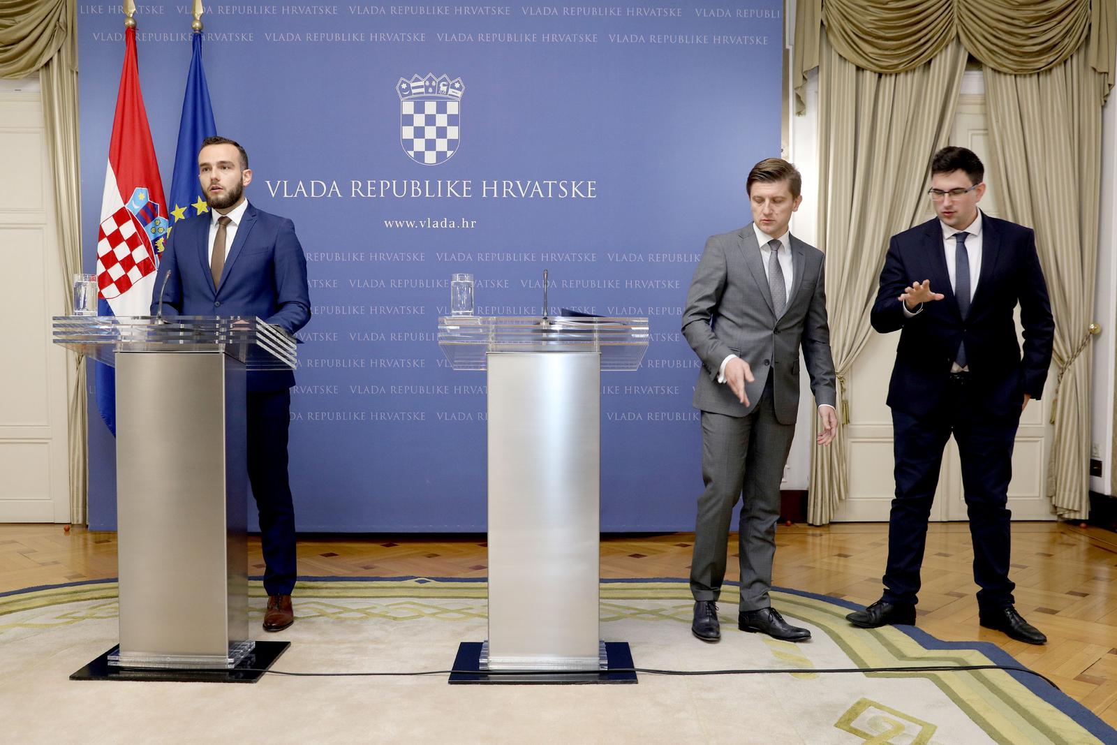 Tijekom presice Aladrovića, Marić razmijenio dojmove s glasnogovornikom Vlade