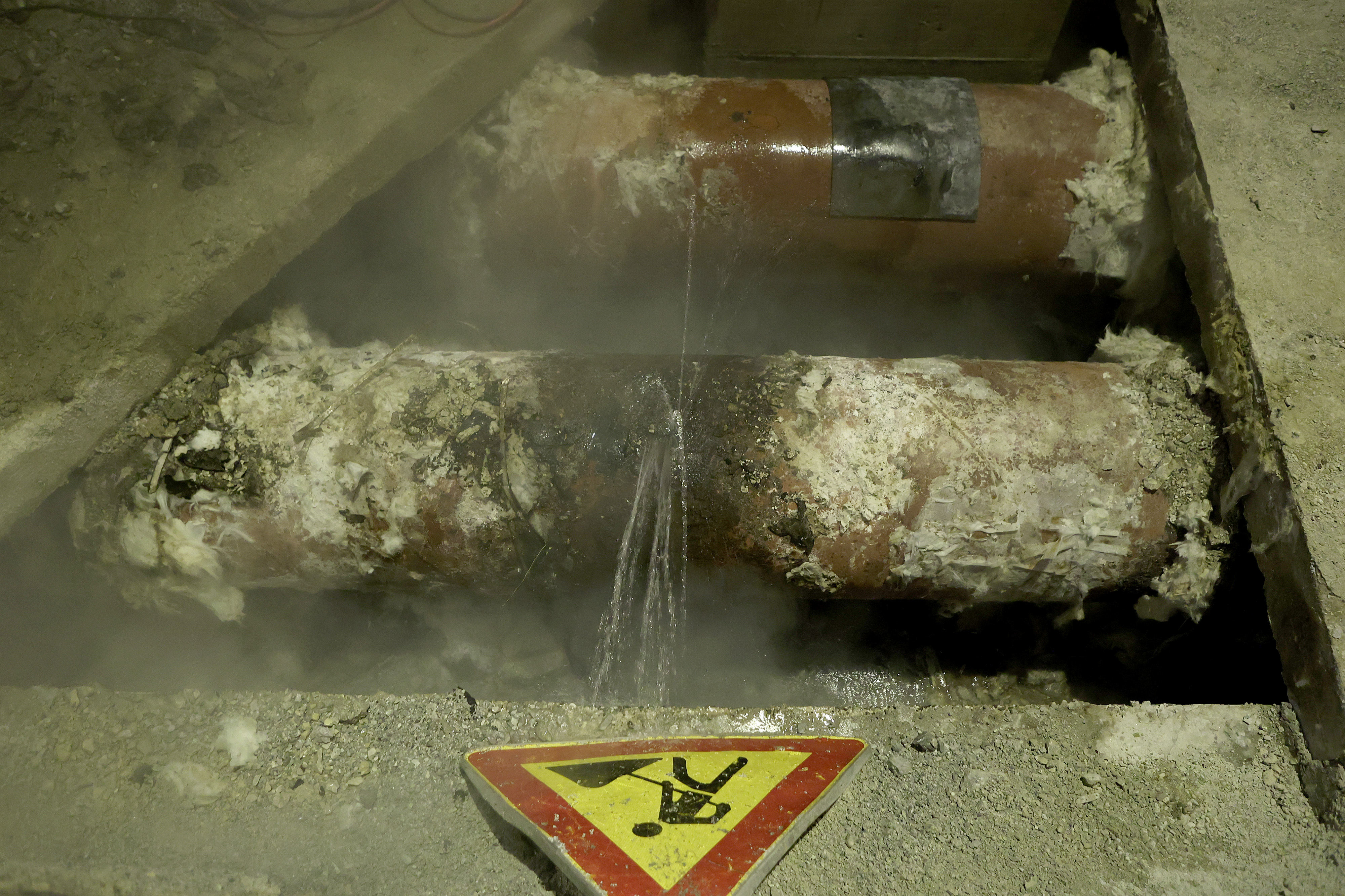 Zagreb: Sanacija puknuća magistralnog vrelovoda na Brdovečkoj cesti