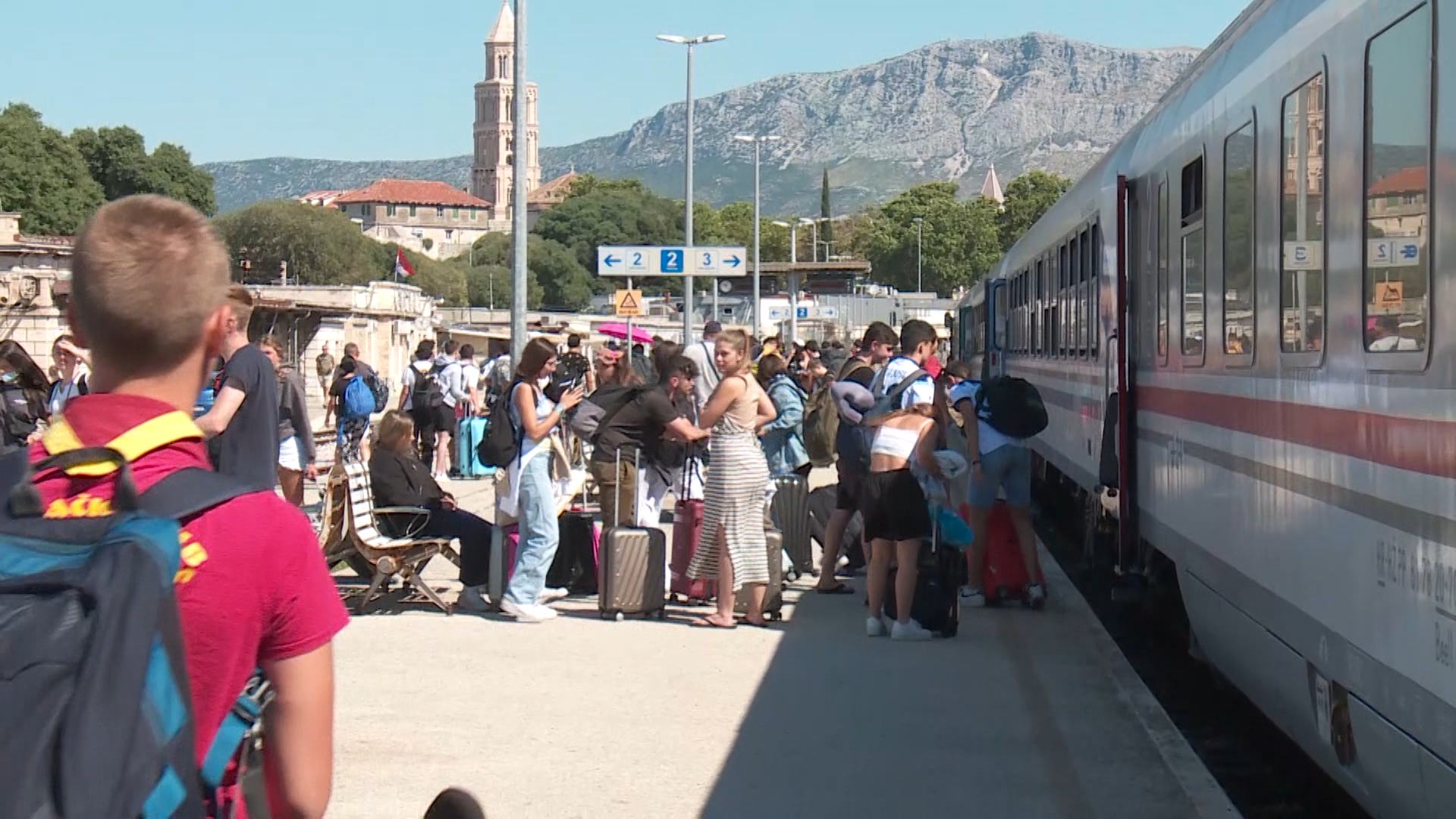 ZG-SPLIT ULTRA FESTIVAL-PKG-18-VES-1(20220707-172950595).mxf.00_01_08_19.Still002