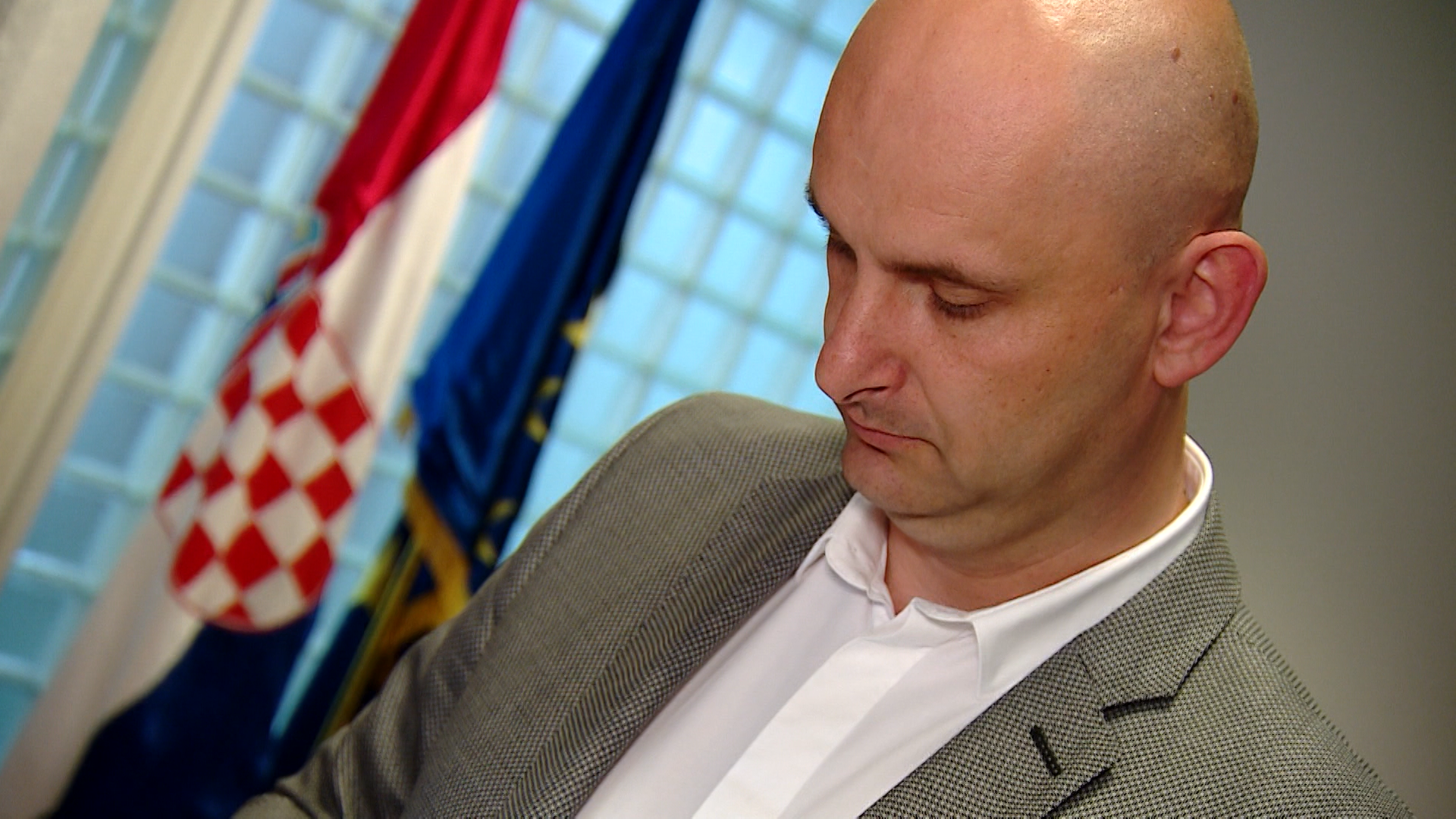 ZG-TOLUSIC UHICEN-PKG-18-JBO-1(20220707-172041827).mxf.00_02_45_12.Still002