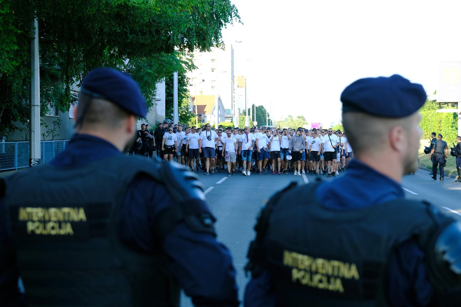 Dolazak  Torcide pred stadion Maksimir