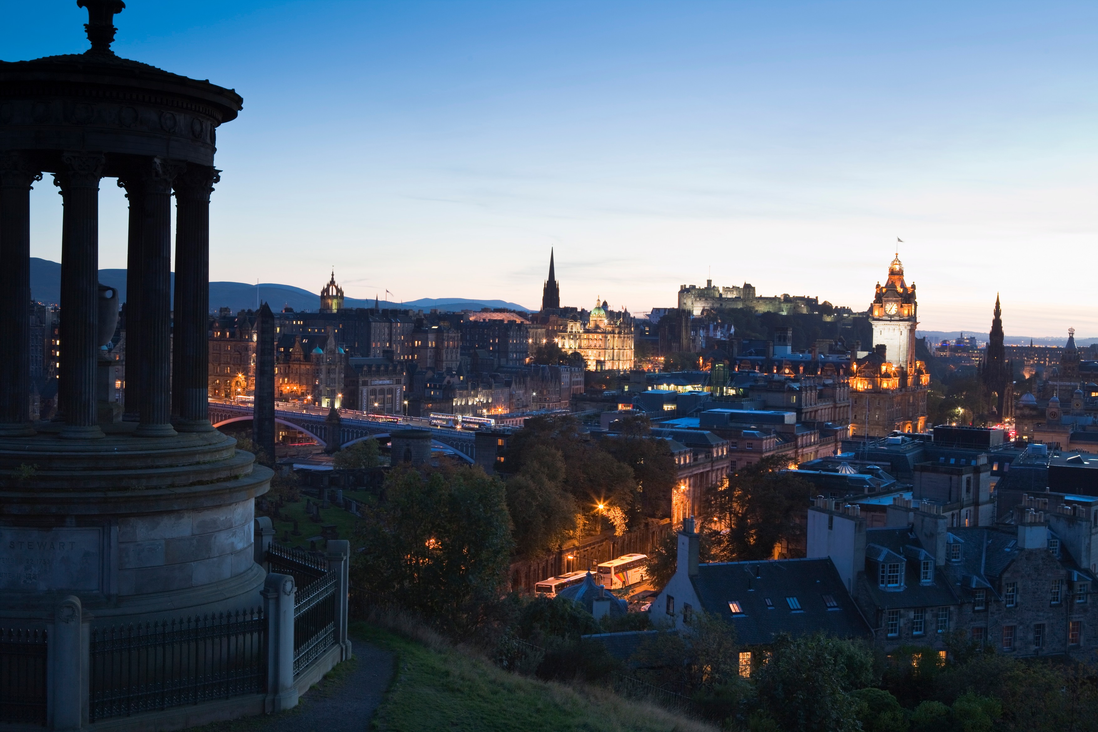 Edinburgh cityscape at dusk towards Edinburgh Castle, Edinburgh, Lothian, Scotland, United Kingdom, Europe