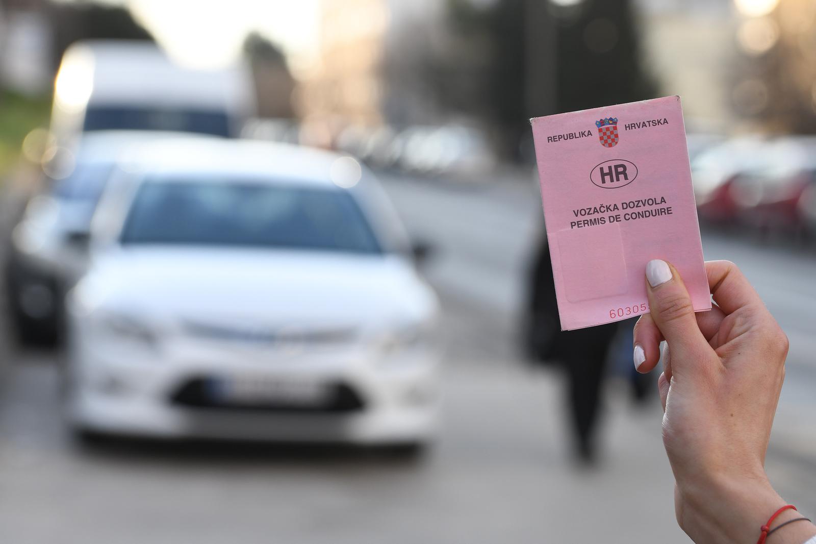 Velik broj vozača još uvijek ima stare vozačke koje će trajati do 2033. godine