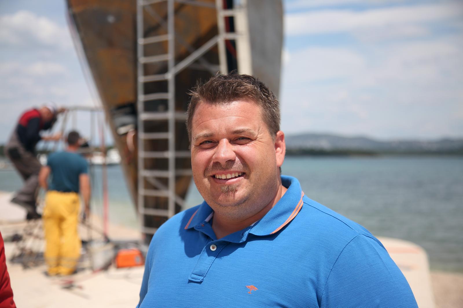 Na plaži Luke u Murteru u tijeku je postavljanje "virtualnog teleportera" u obliku periske