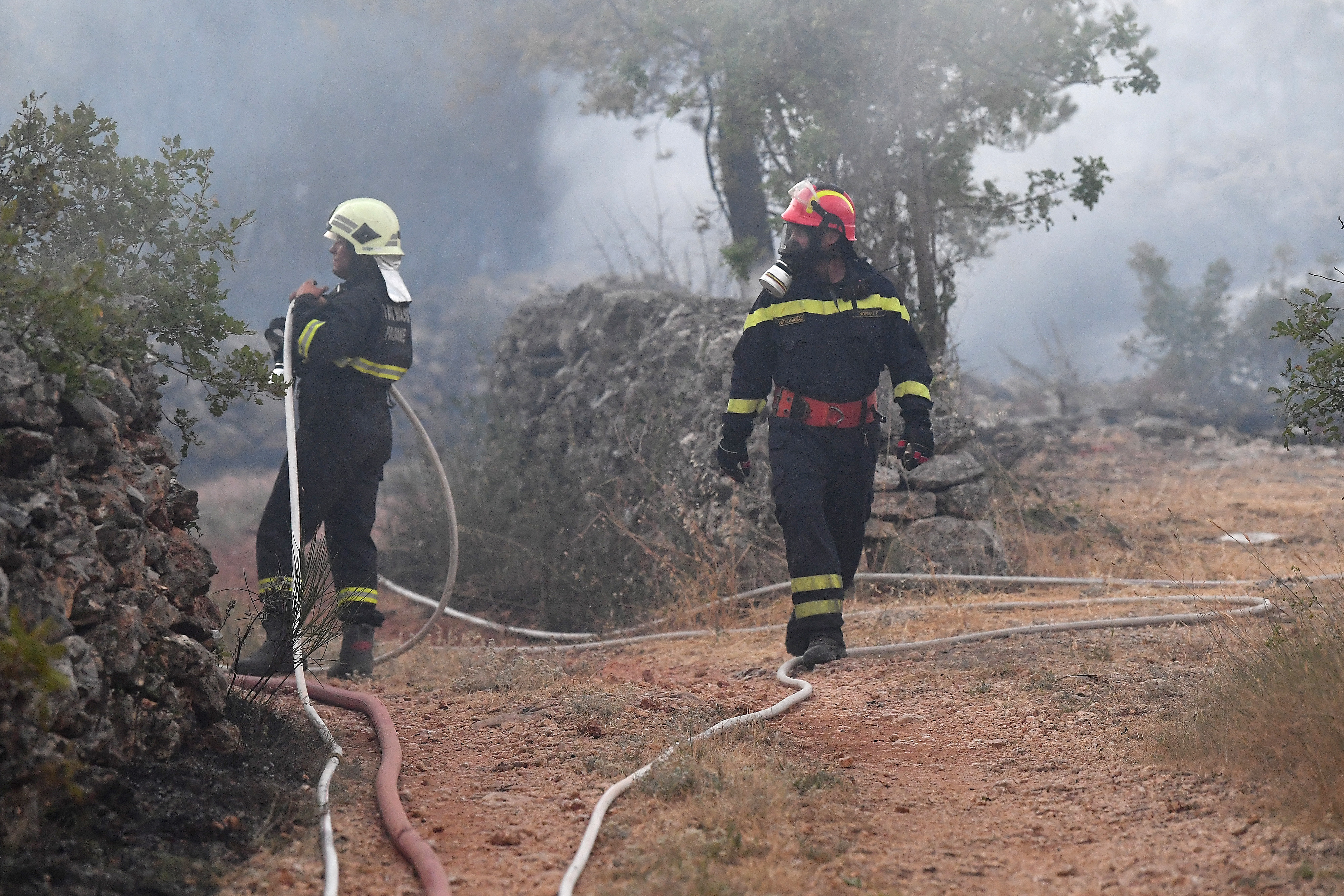 Vodice: Jutros na požarište područja Okit stigli kanaderi