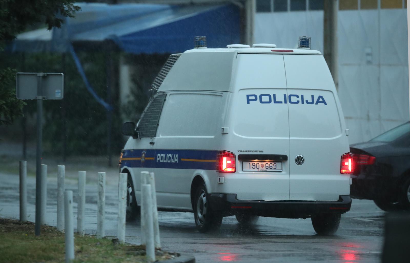 Zagreb: Tolušić uhićen, u Ured europskog tužitelja stigao je policijski kombi