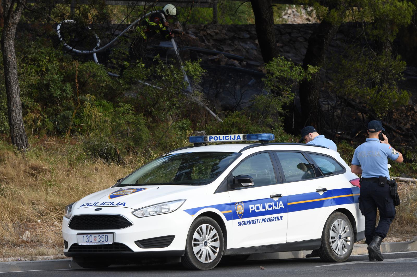 Šibenik: Izbio požar u Jadransku magistralu koji je ubrzo ugašen intervencijom vatrogasaca