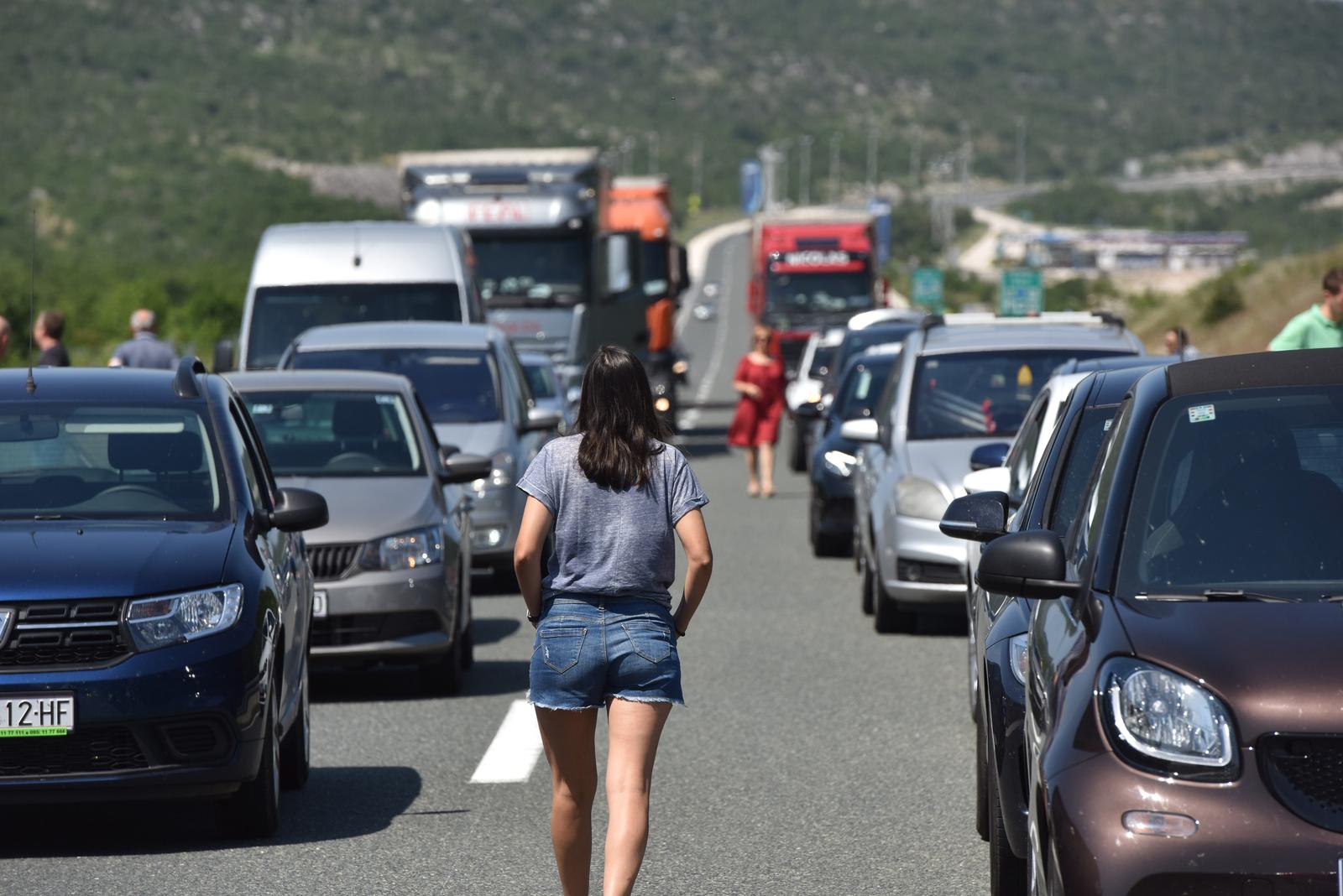 Split: Zbog vozila koje je ušlo u krivi smjer na autocesti A1 nastala velika gužva