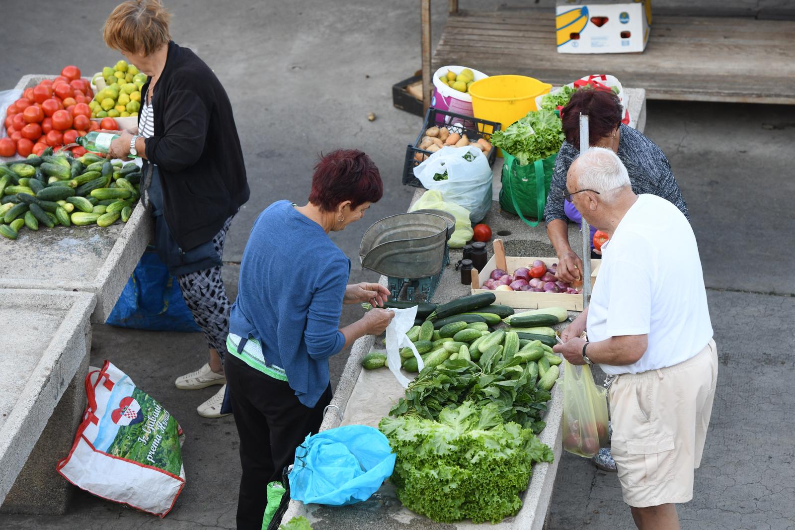 Šibenik: Bogata ponuda voća i povrća no ipak uz visoke cijene