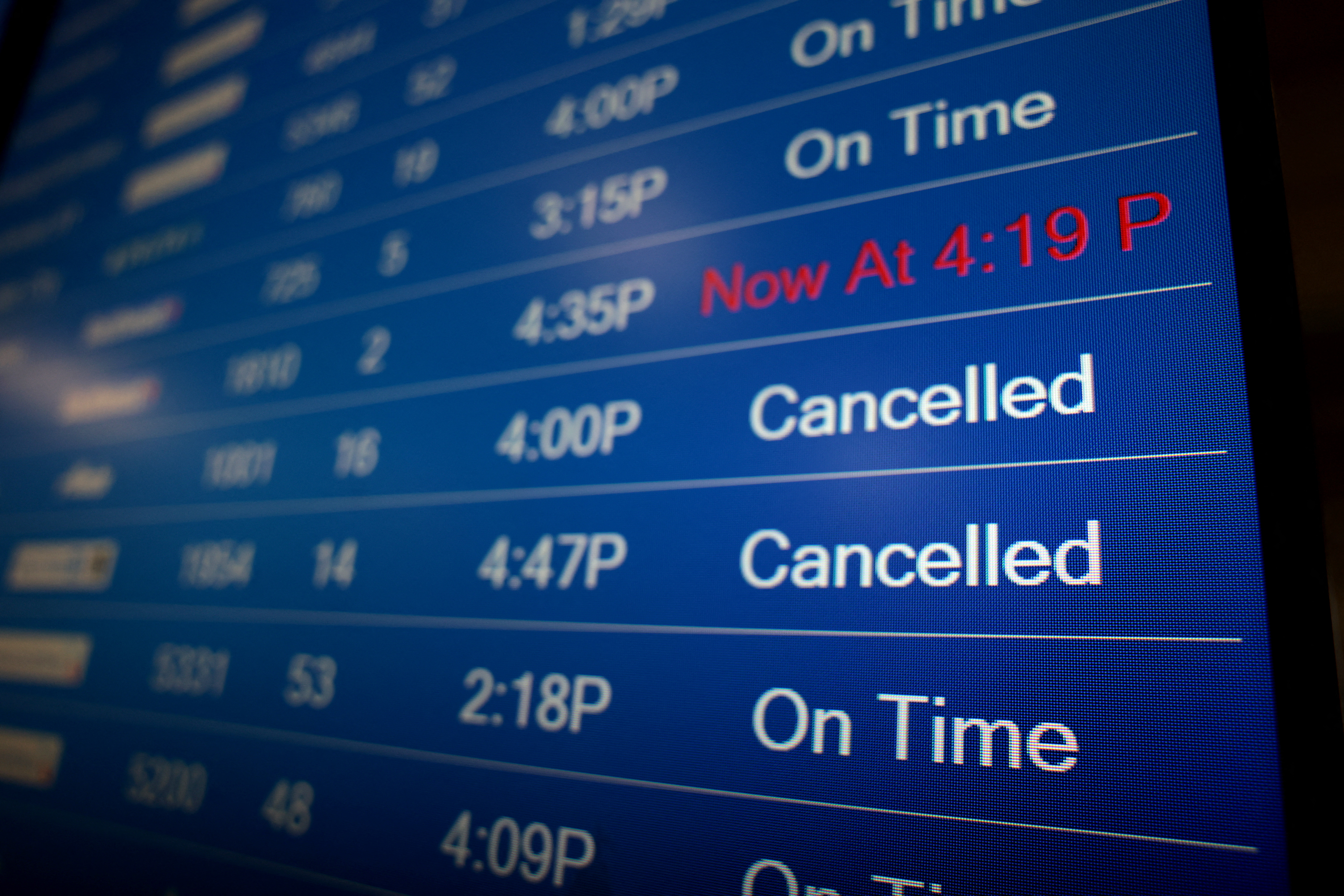 Airlines Cancel Thousands Of Flights As Omicron Cases Surge