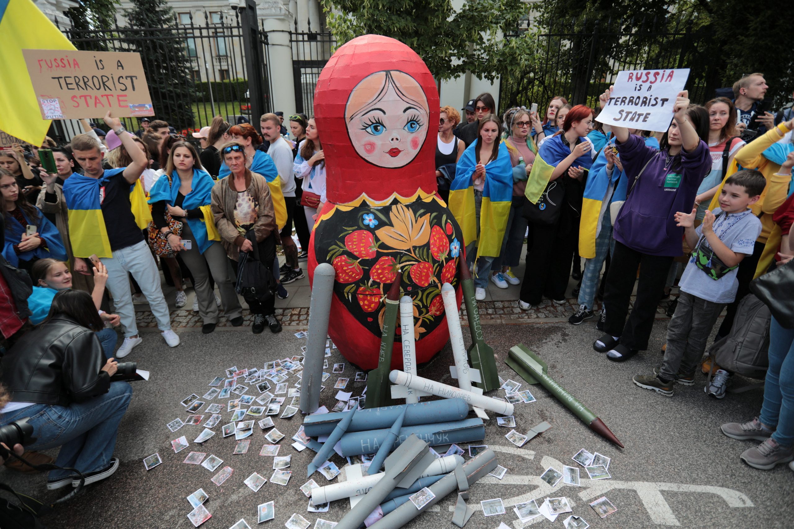 1658074265-2022-07-17T153326Z_2069205965_RC2QDV9CU4L6_RTRMADP_3_UKRAINE-CRISIS-POLAND-PROTEST-scaled.jpg
