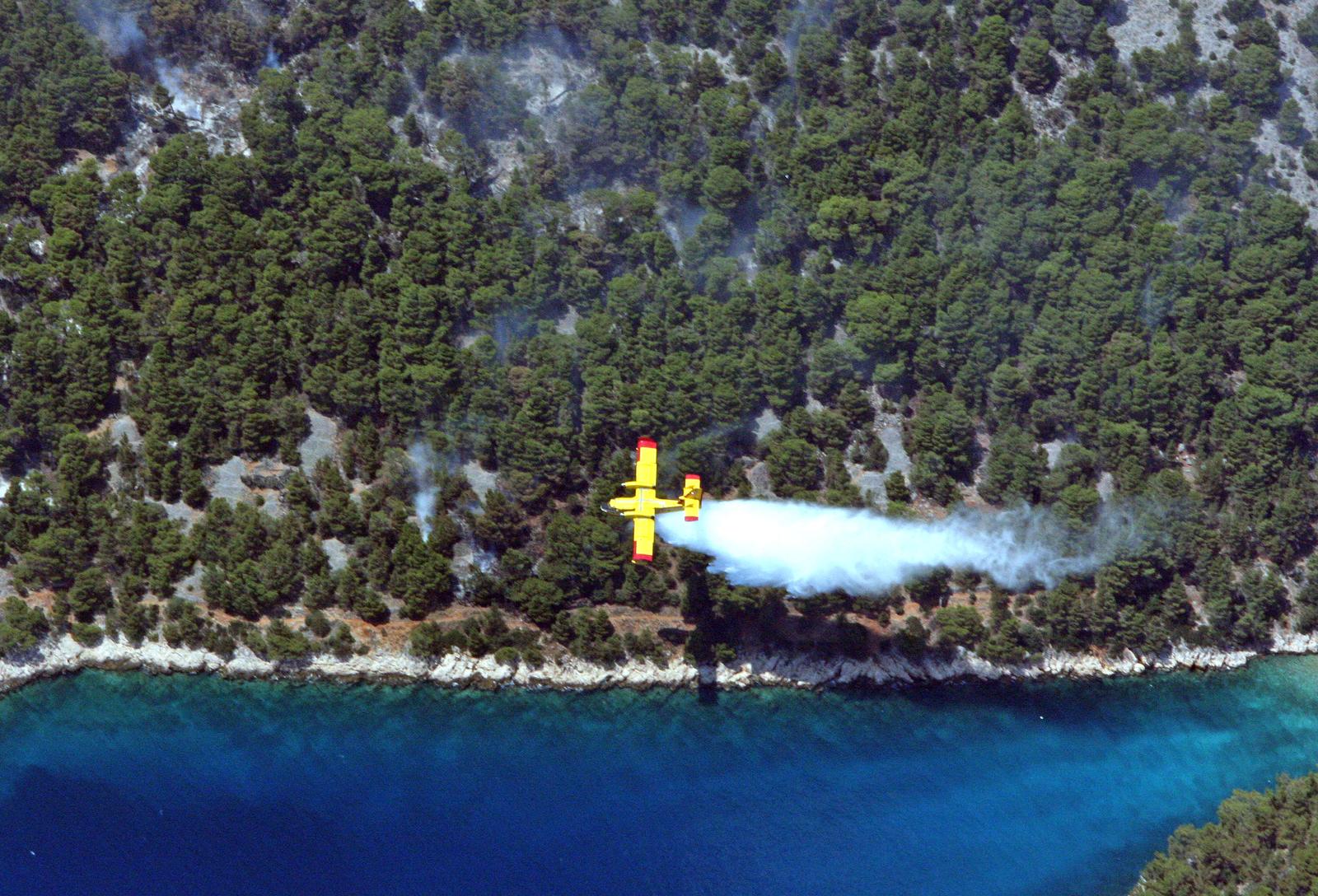 Brač, požar, kanader